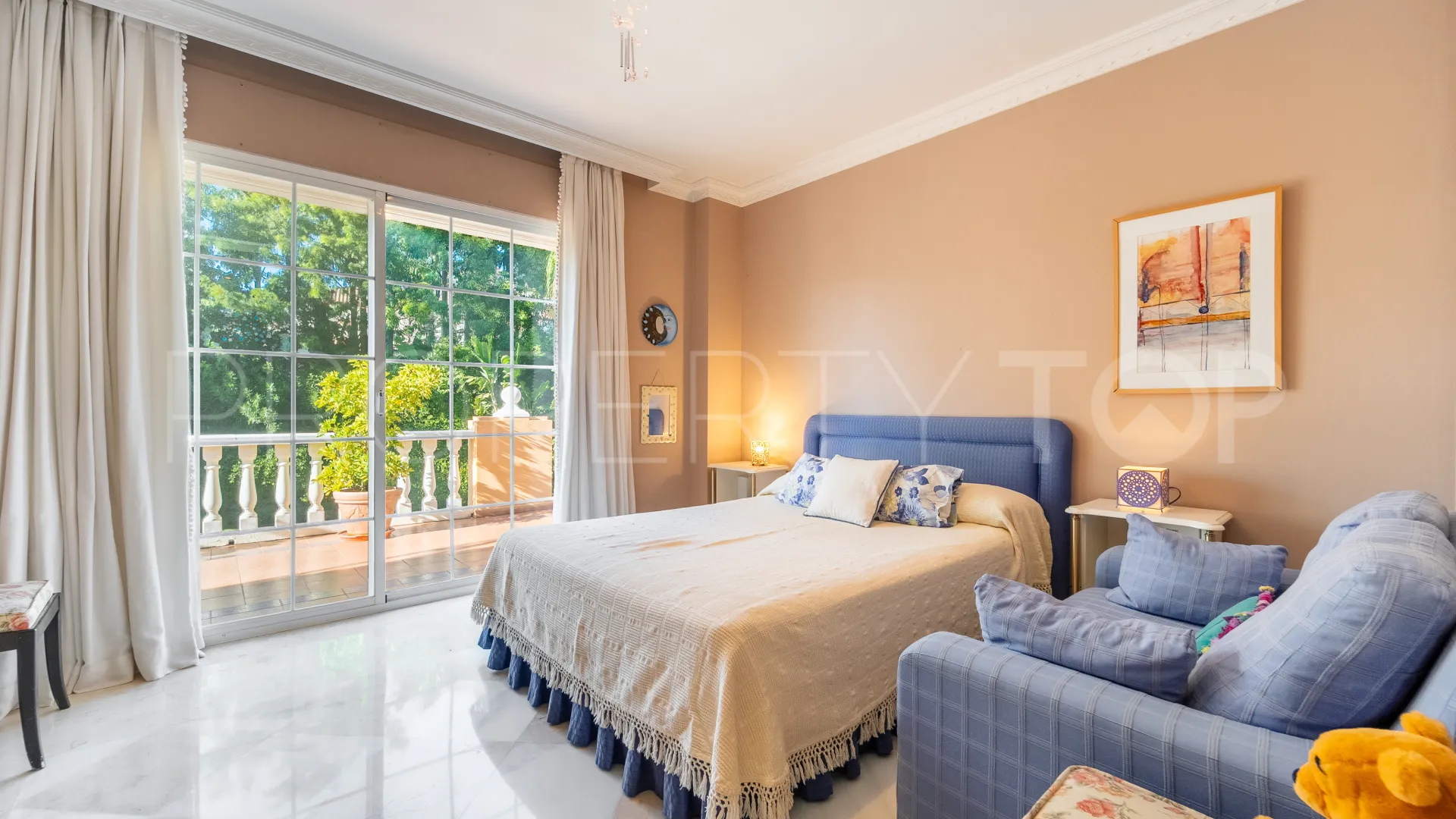 Se vende villa en Atalaya de Rio Verde con 5 dormitorios