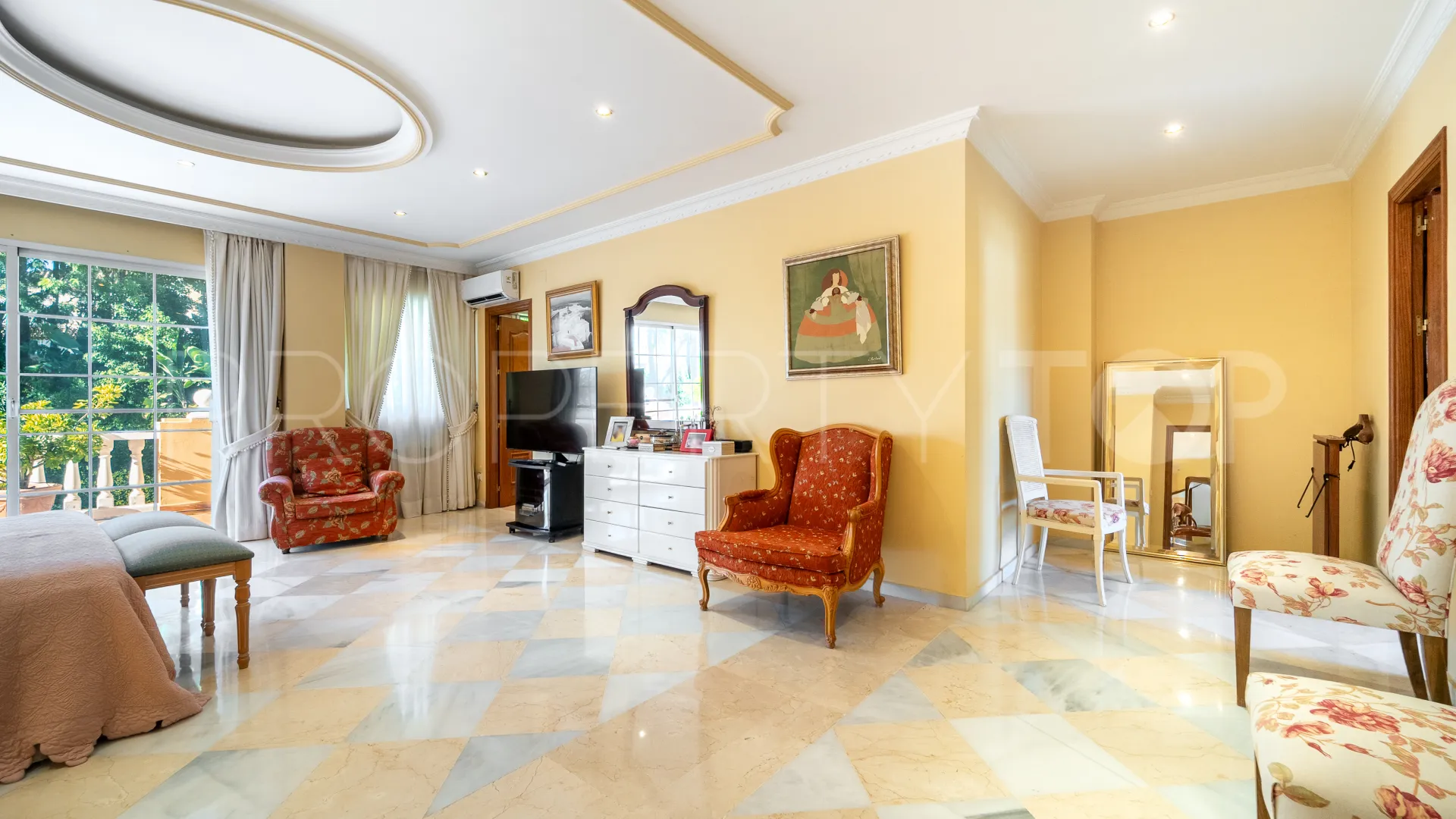 Se vende villa en Atalaya de Rio Verde con 5 dormitorios