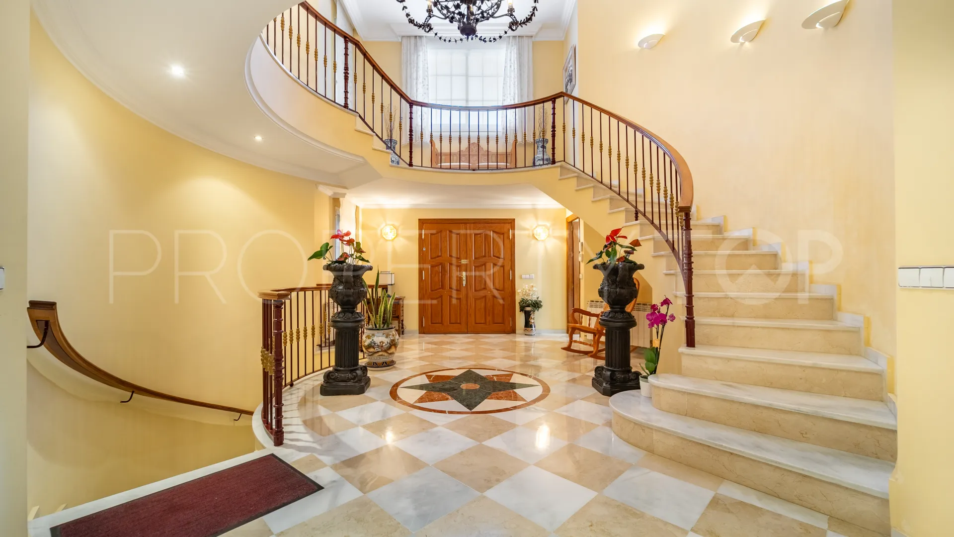 Se vende villa en Atalaya de Rio Verde con 5 dormitorios