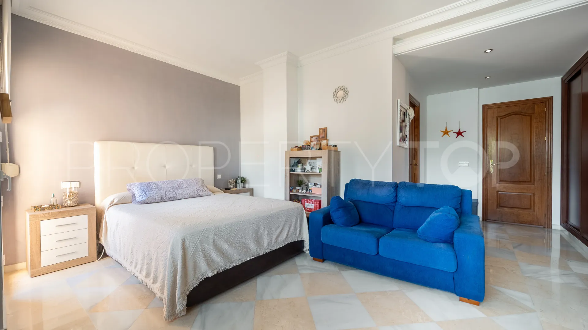 Se vende villa en Atalaya de Rio Verde con 5 dormitorios