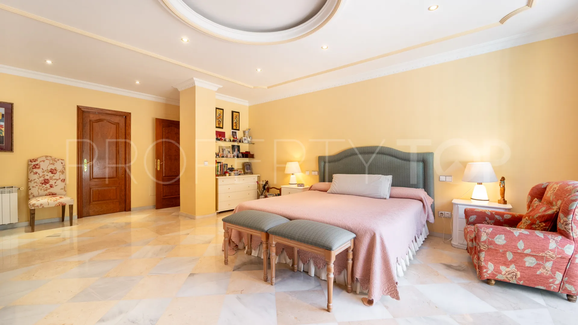Se vende villa en Atalaya de Rio Verde con 5 dormitorios