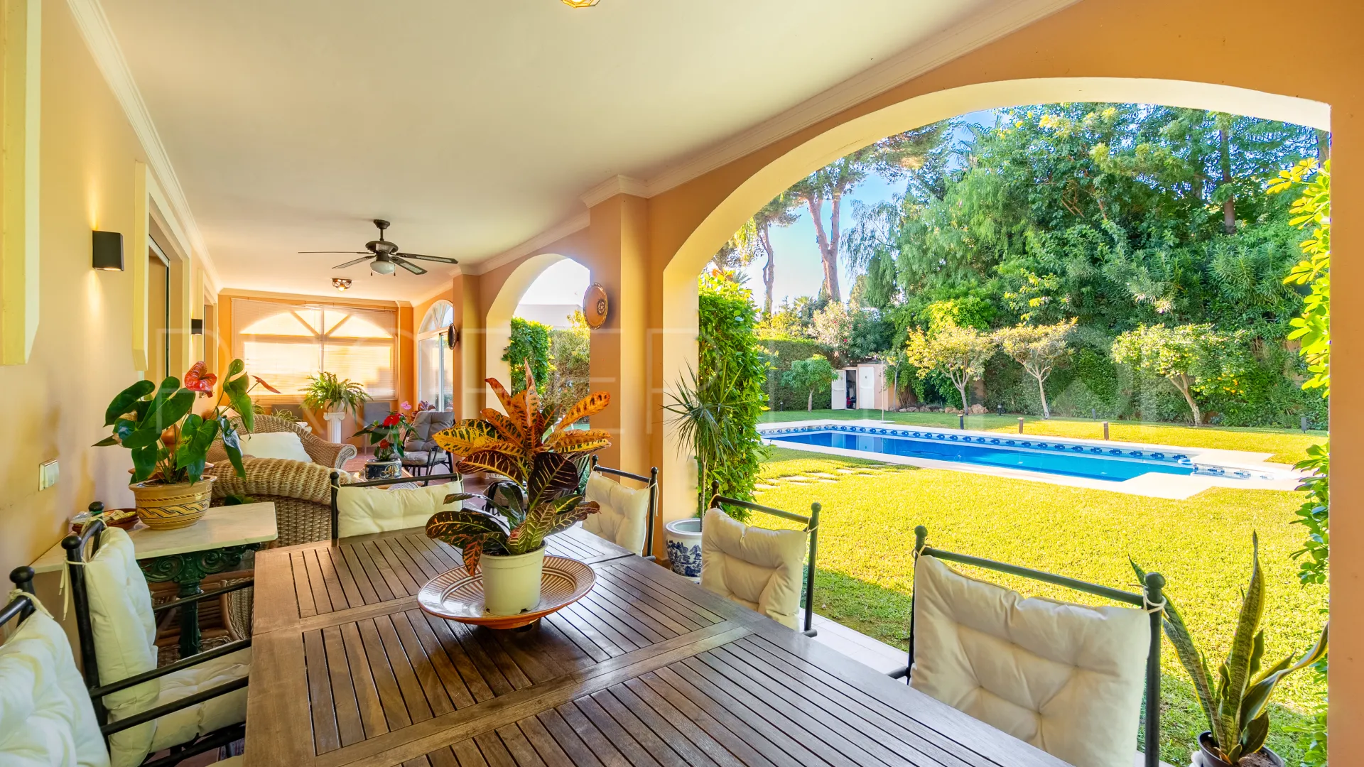 Se vende villa en Atalaya de Rio Verde con 5 dormitorios