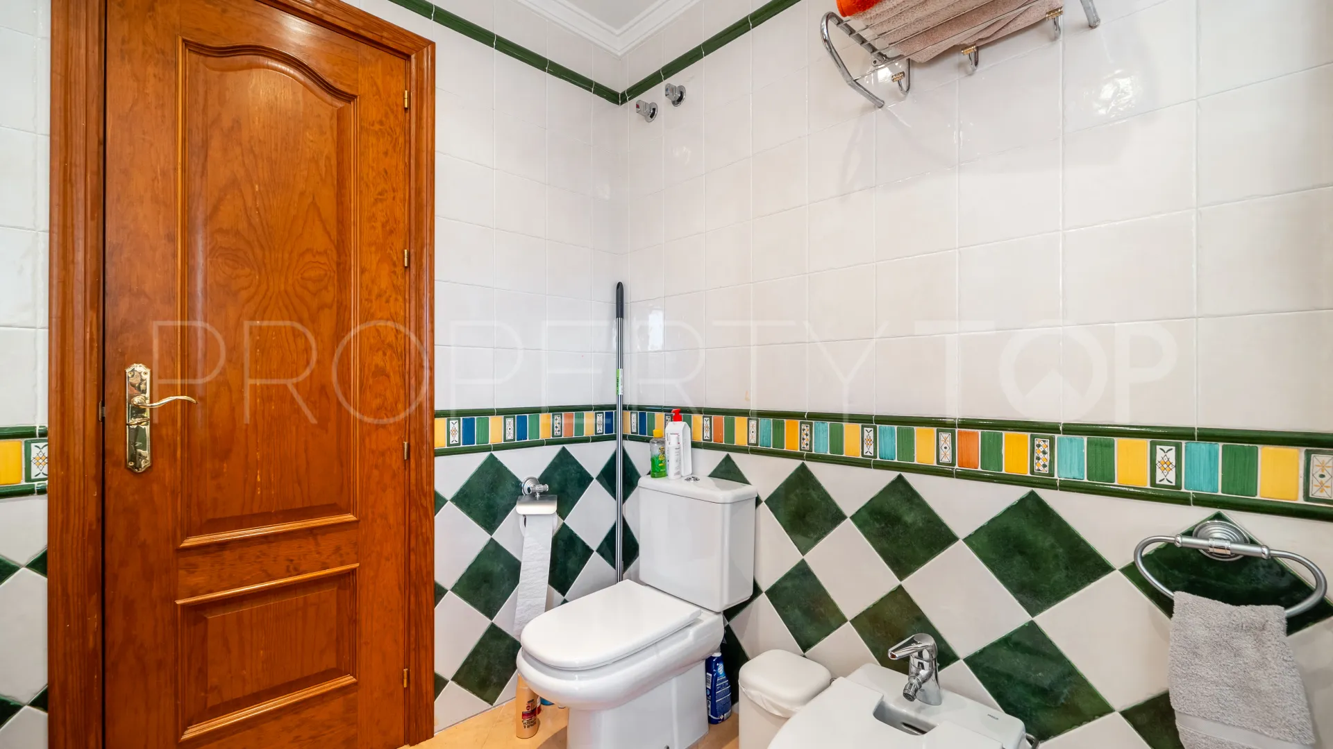 Se vende villa en Atalaya de Rio Verde con 5 dormitorios
