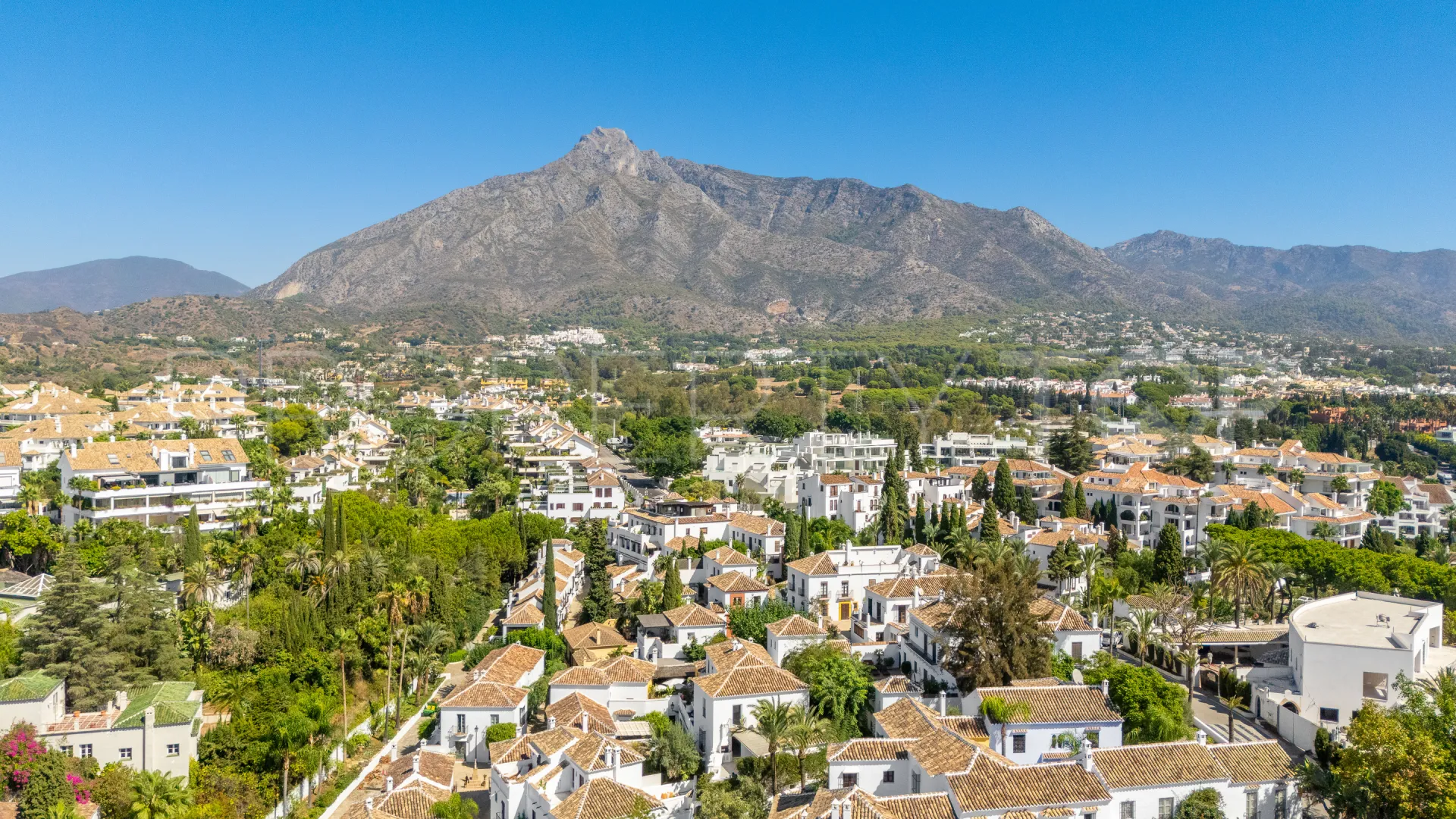 Se vende adosado en Lomas Pueblo de 2 dormitorios