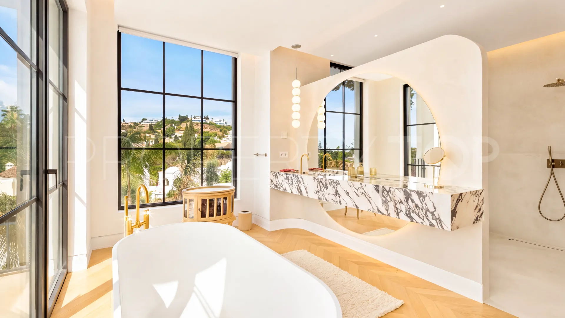 Villa for sale in El Paraiso