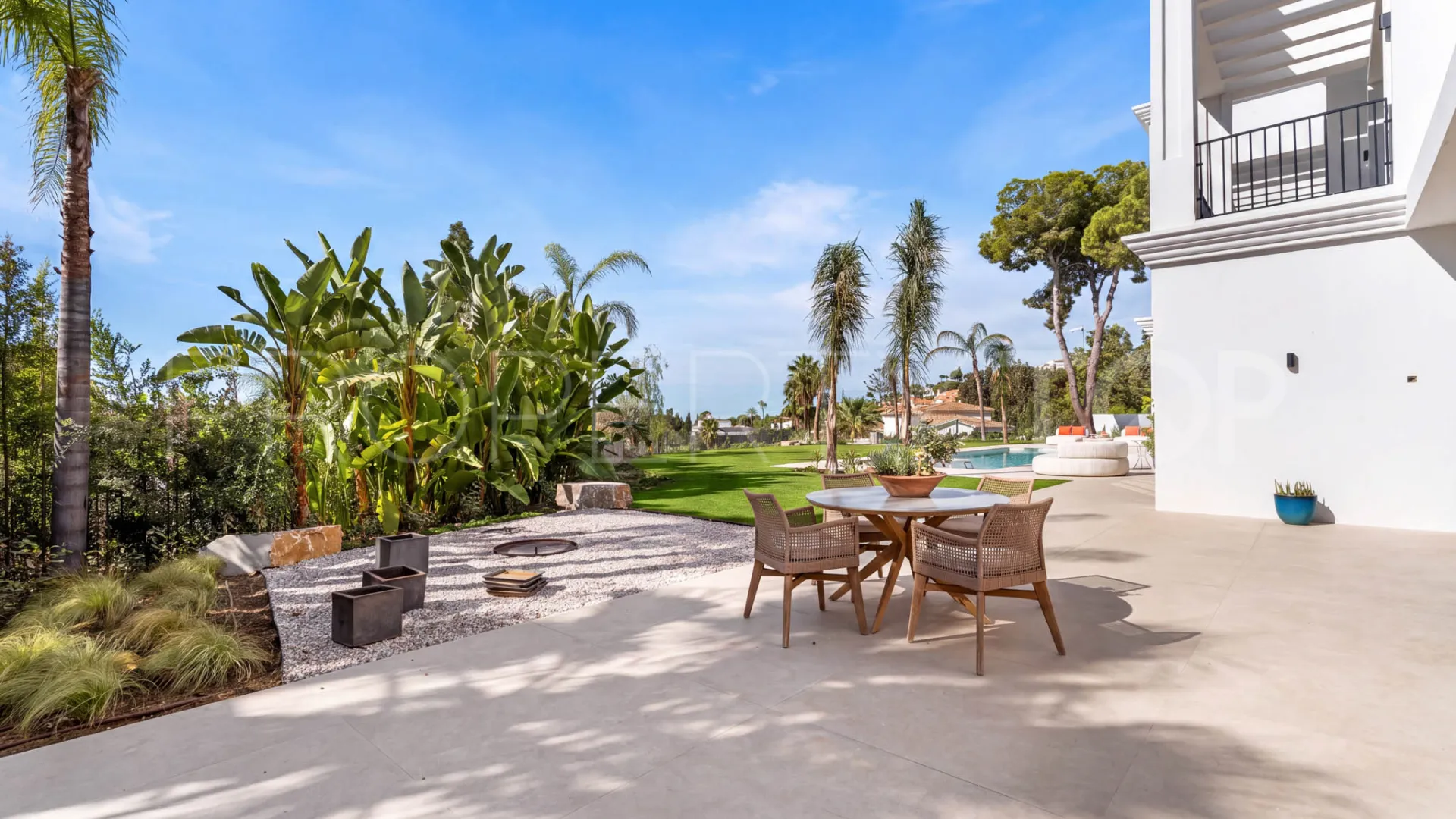 Villa for sale in El Paraiso
