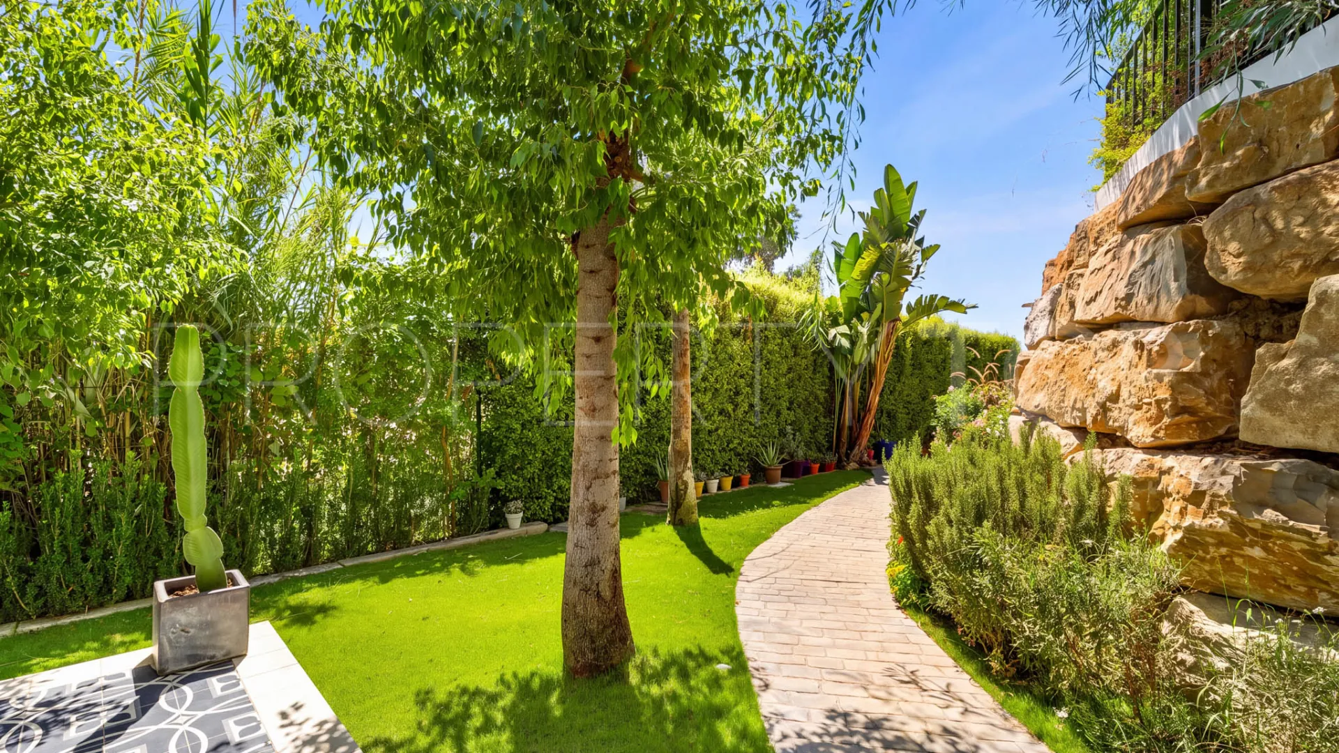 Villa for sale in El Paraiso