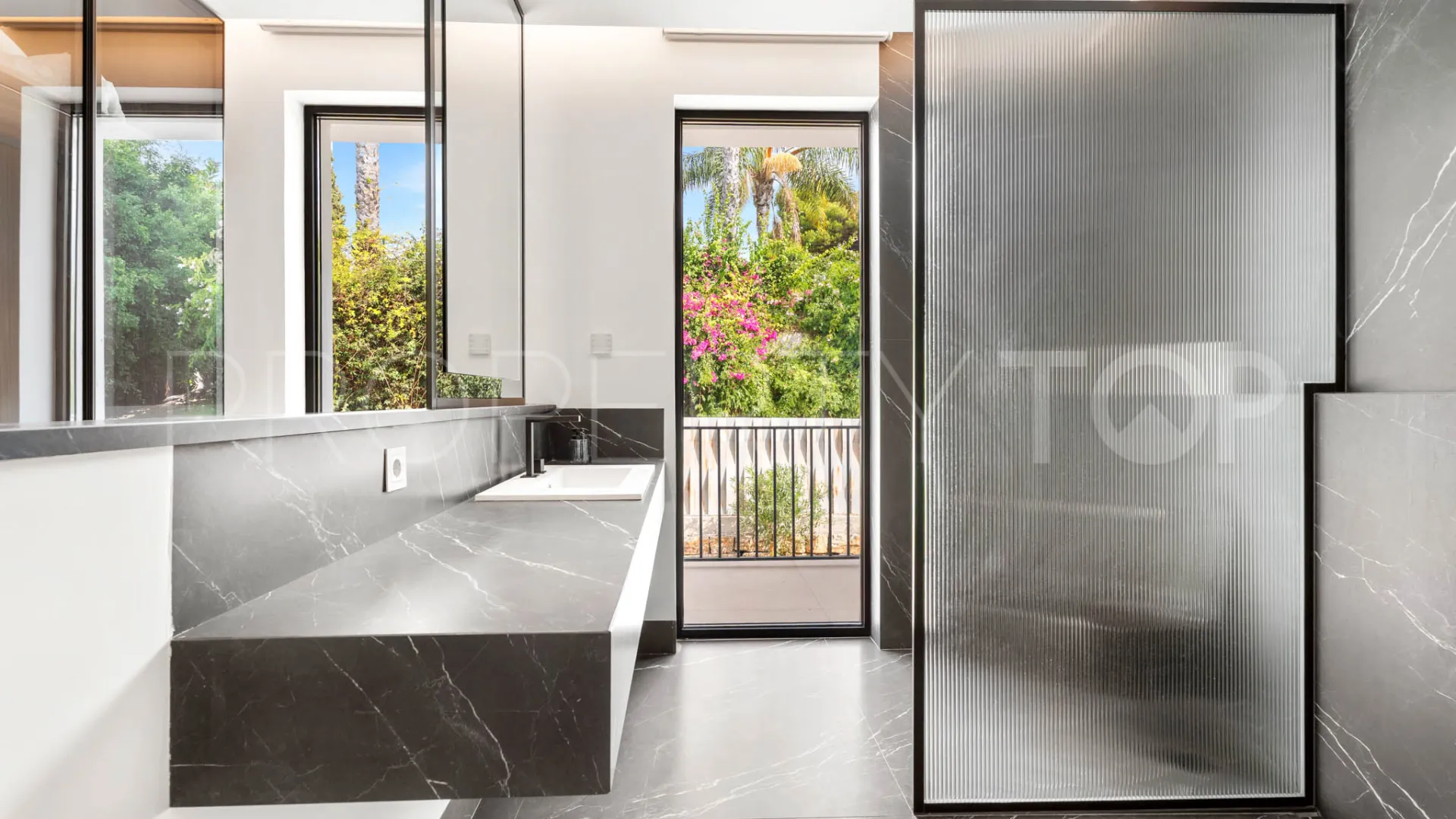 Villa for sale in El Paraiso