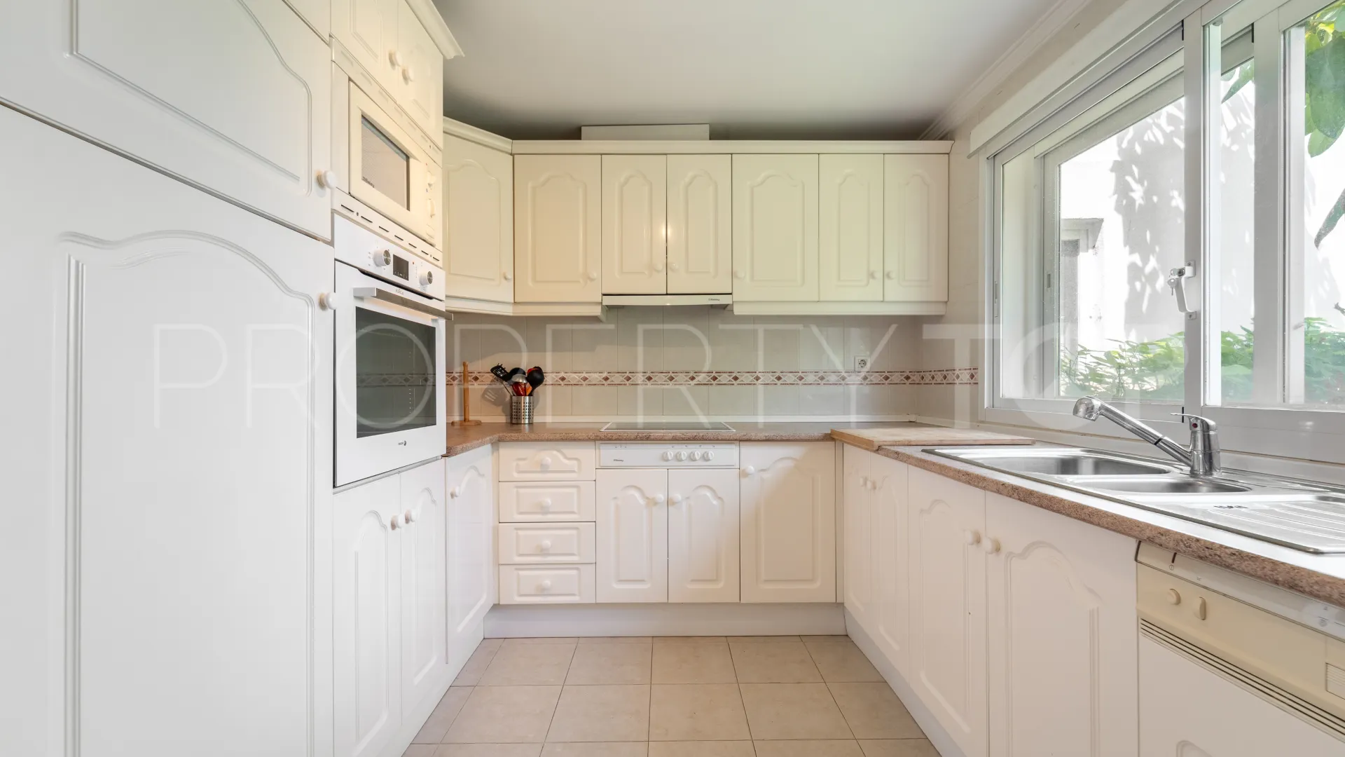 3 bedrooms Dominion Beach town house for sale