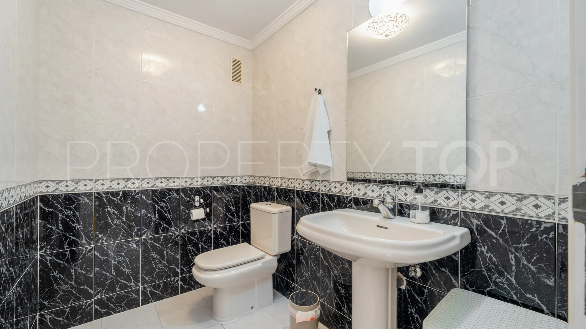 3 bedrooms Dominion Beach town house for sale