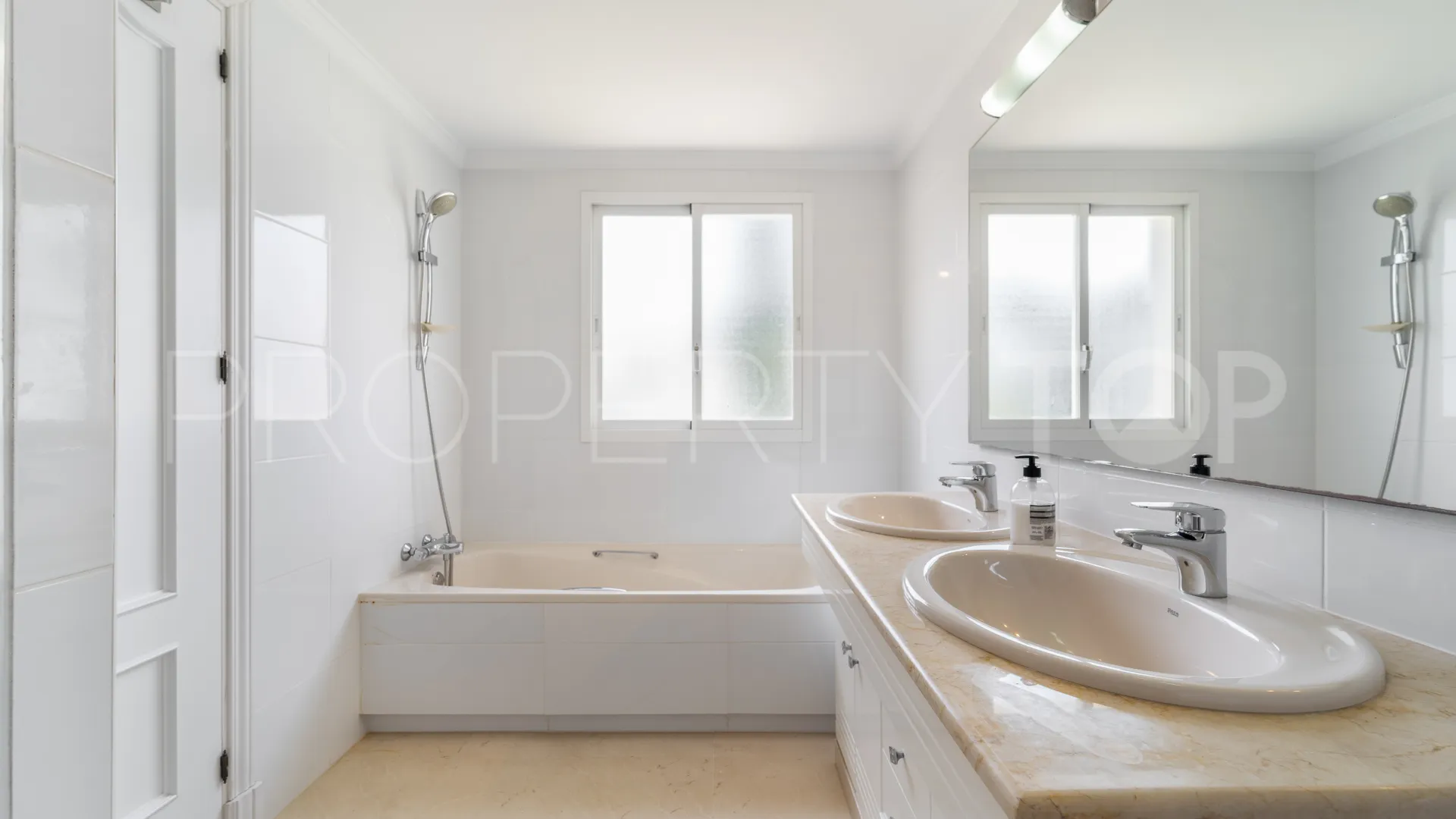 3 bedrooms Dominion Beach town house for sale