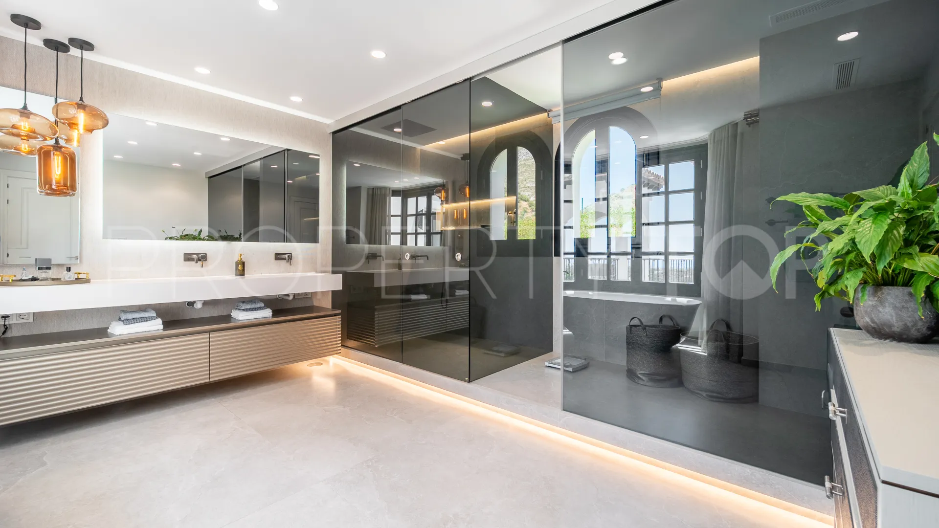 For sale villa in Marbella Hill Club
