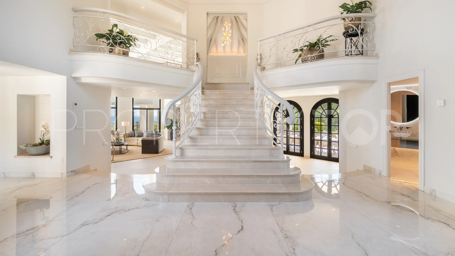For sale villa in Marbella Hill Club