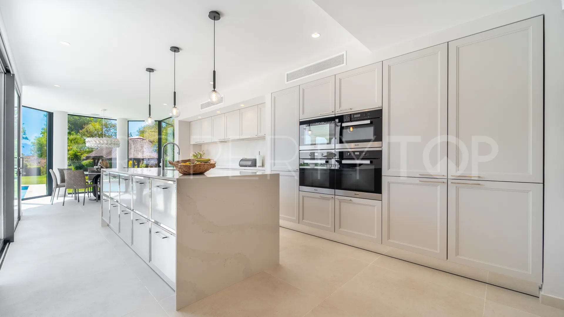 For sale villa in Marbella Hill Club