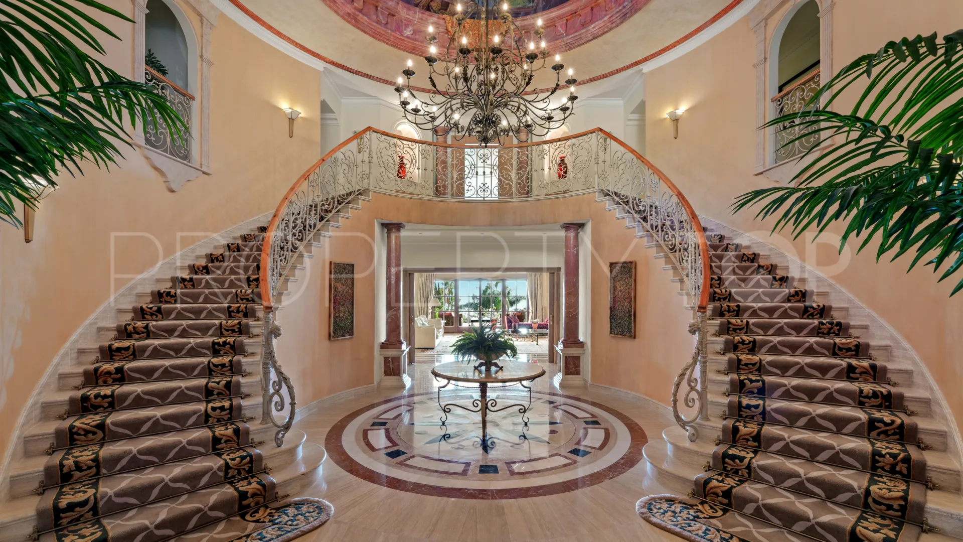 Buy villa in Sierra Blanca with 7 bedrooms