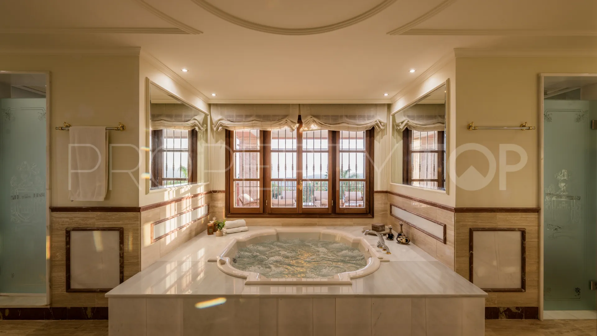 Buy villa in Sierra Blanca with 7 bedrooms
