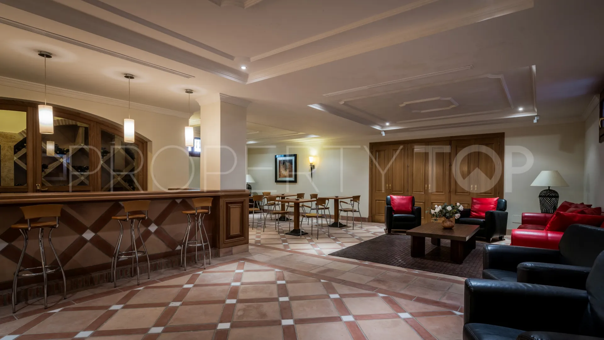 Buy villa in Sierra Blanca with 7 bedrooms