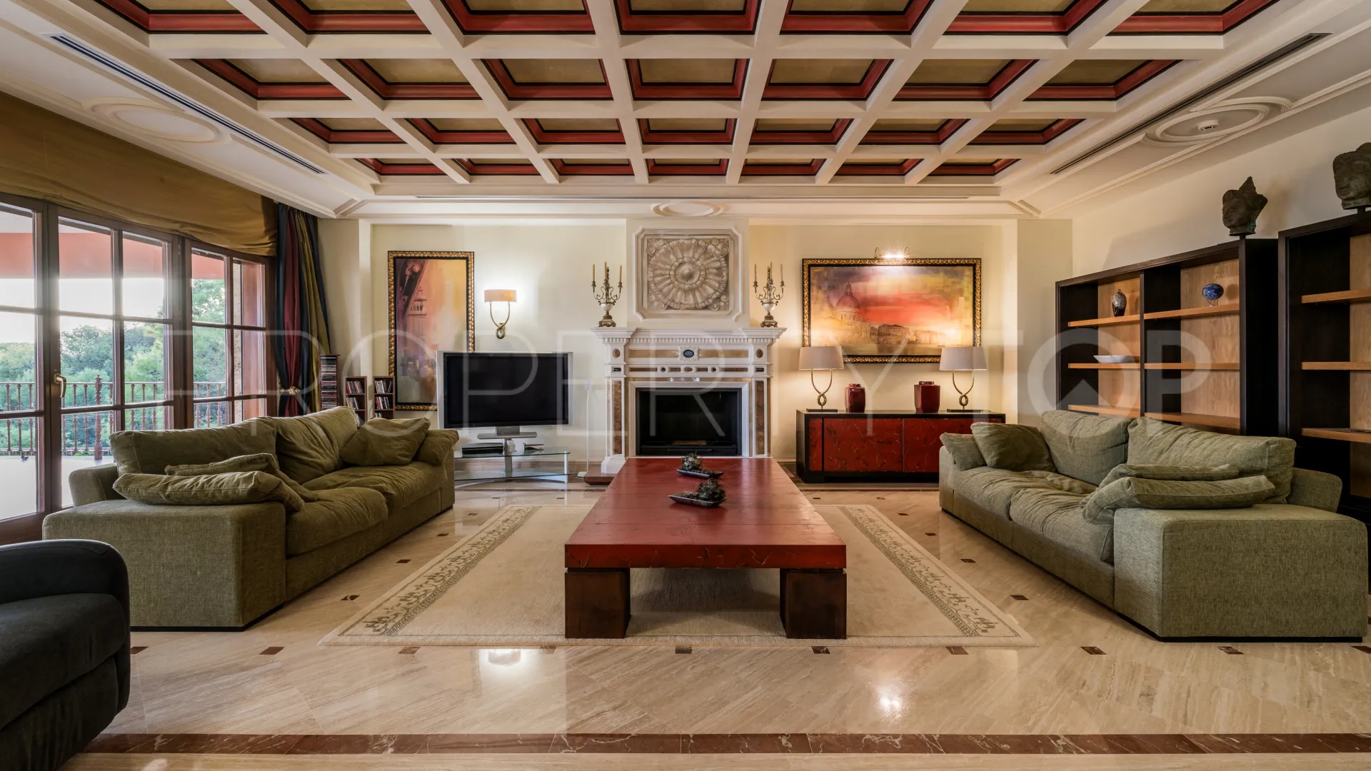 Buy villa in Sierra Blanca with 7 bedrooms