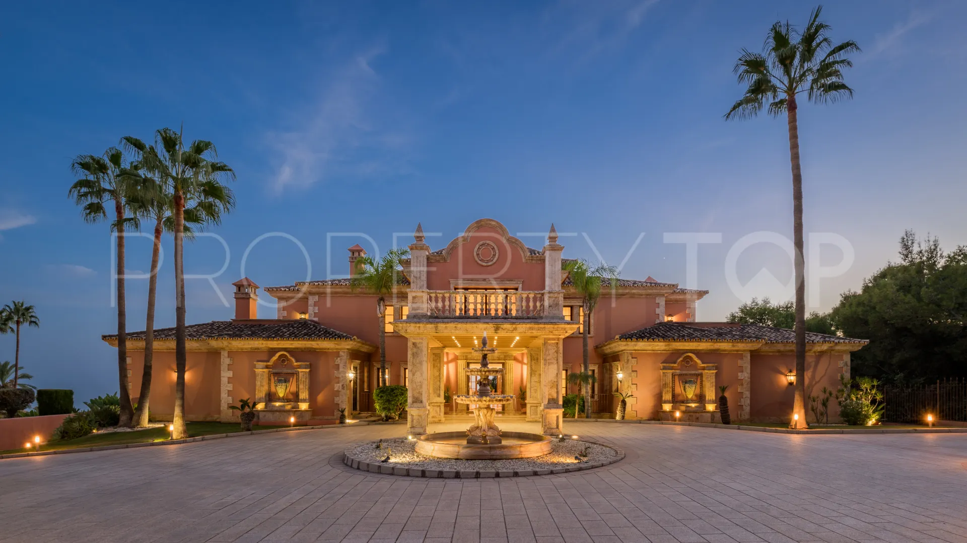 Buy villa in Sierra Blanca with 7 bedrooms