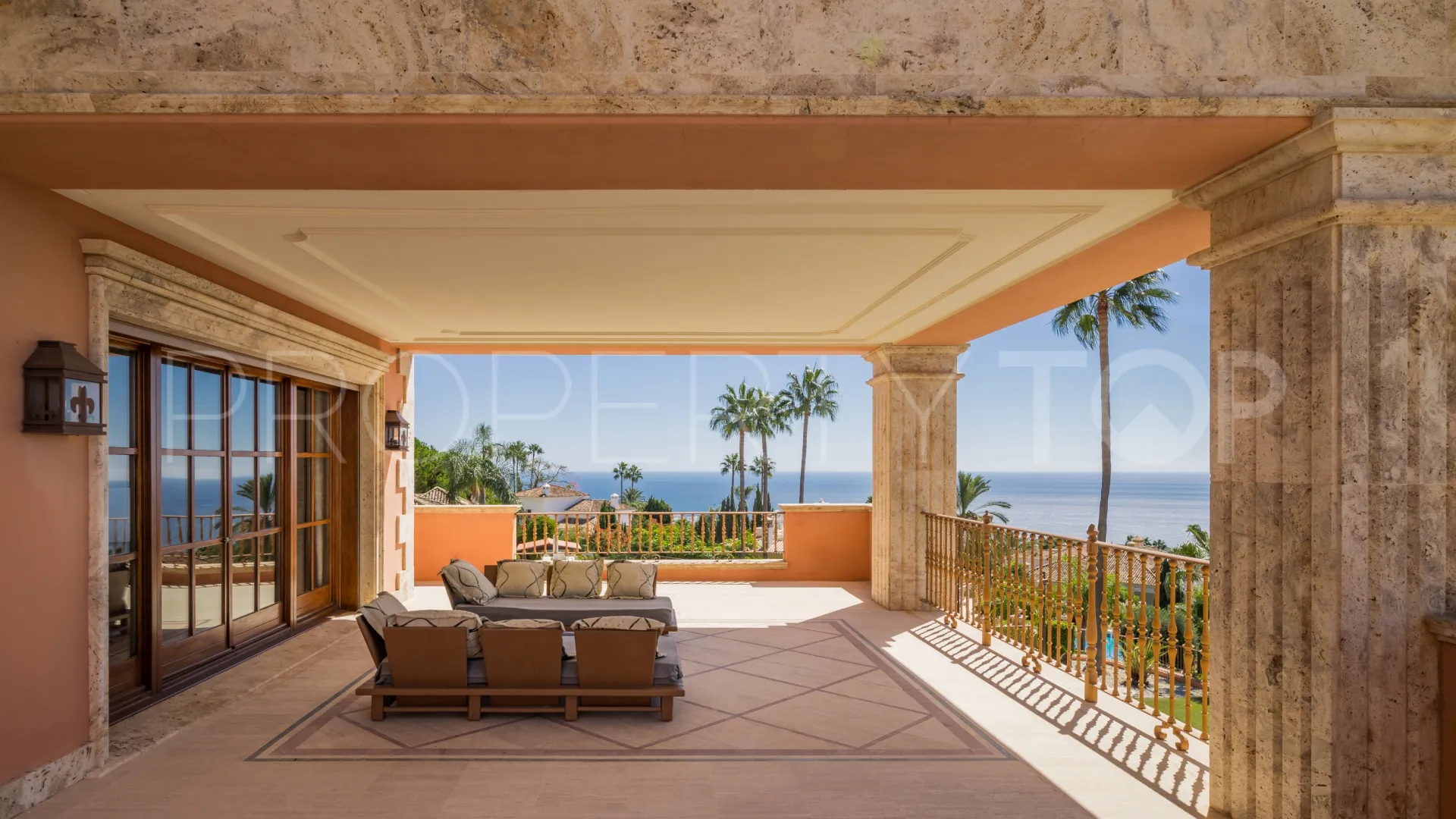 Buy villa in Sierra Blanca with 7 bedrooms