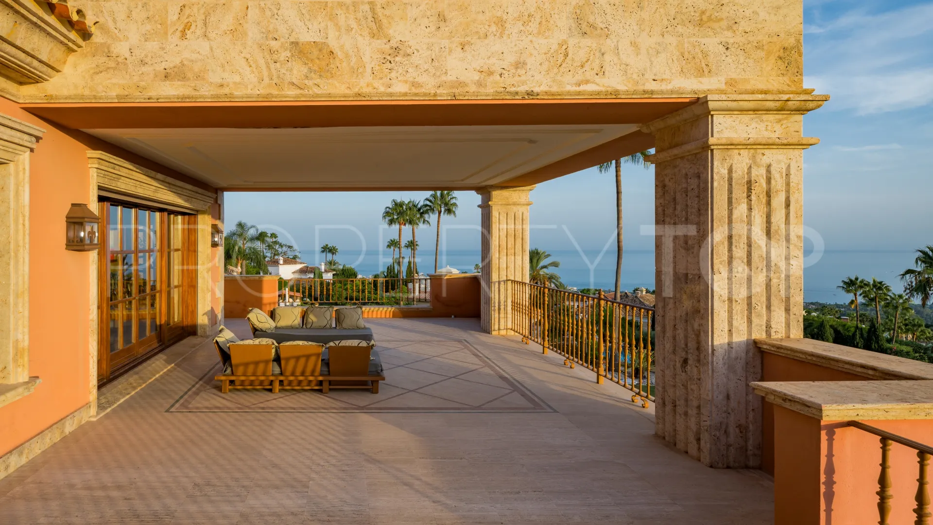 Buy villa in Sierra Blanca with 7 bedrooms
