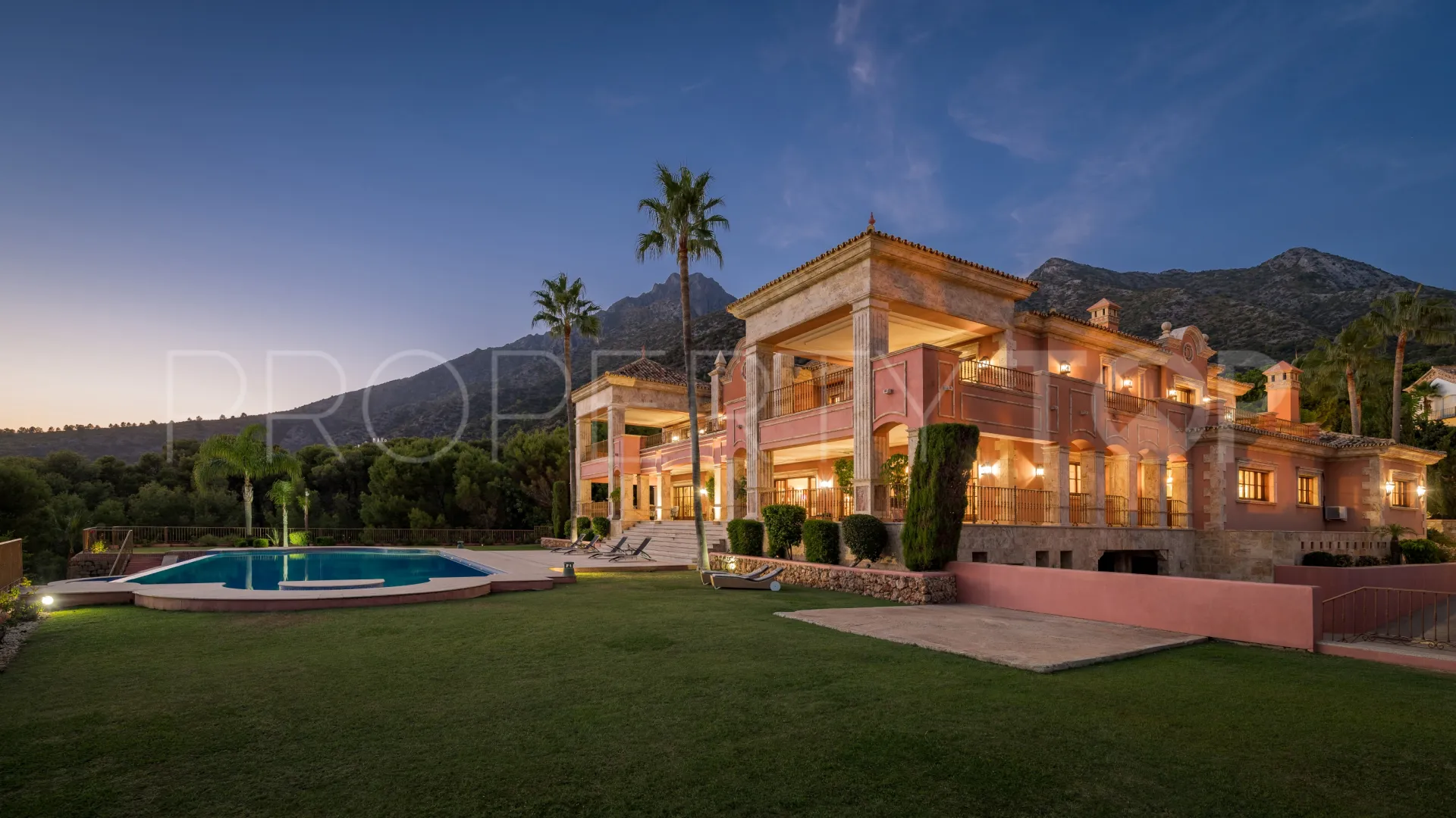 Buy villa in Sierra Blanca with 7 bedrooms