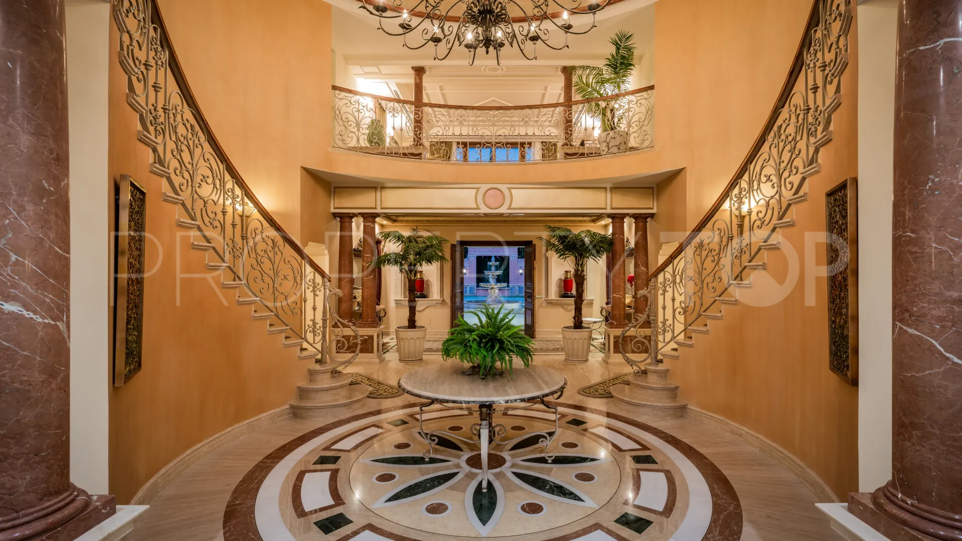 Buy villa in Sierra Blanca with 7 bedrooms