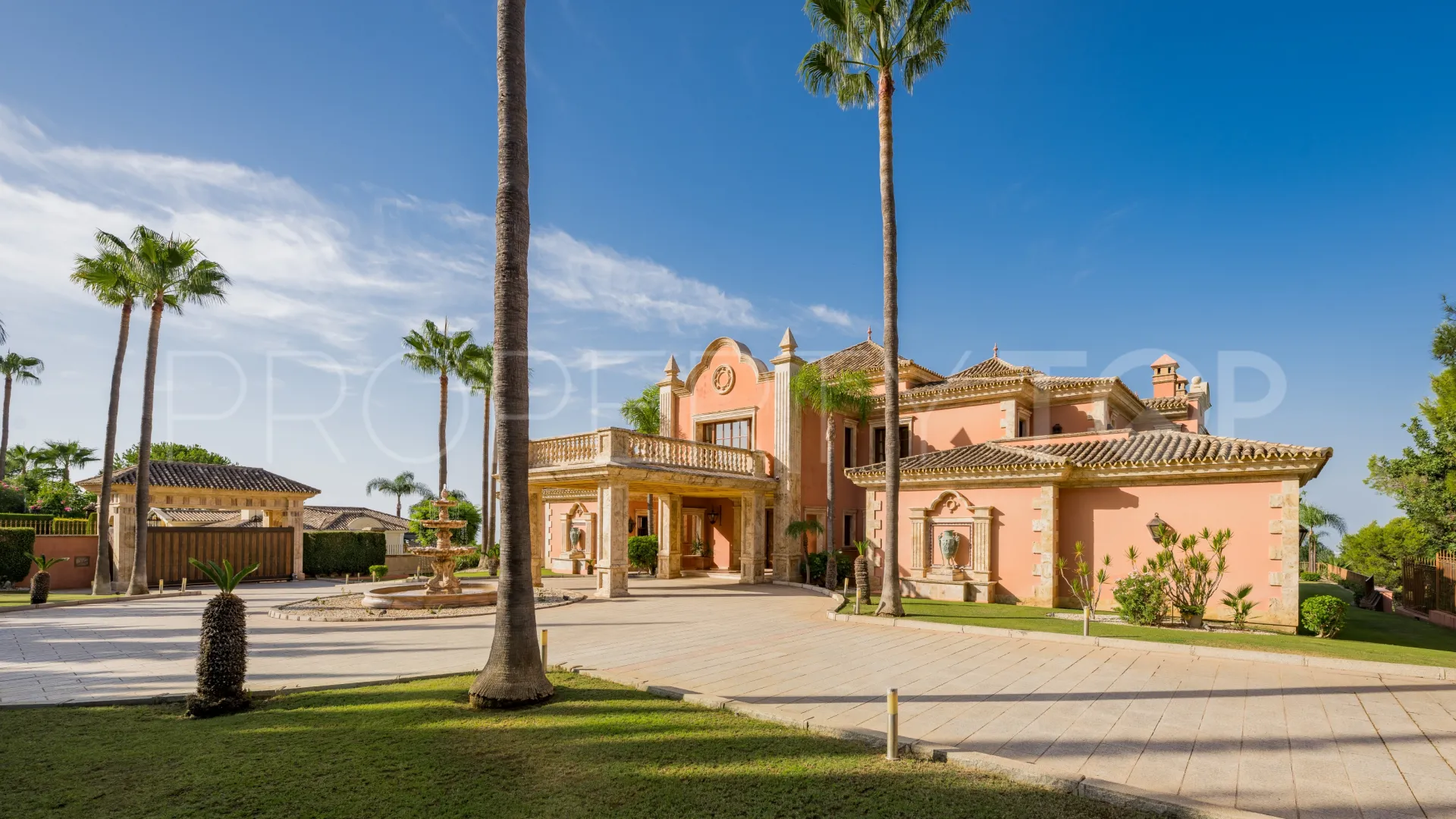 Buy villa in Sierra Blanca with 7 bedrooms