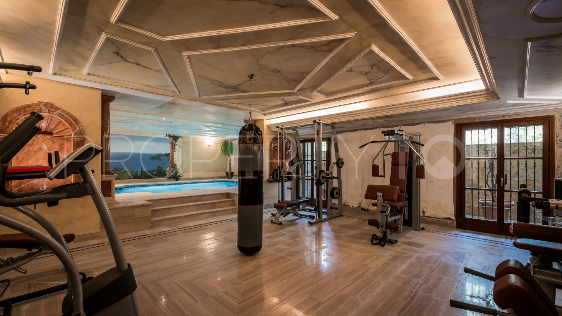 Buy villa in Sierra Blanca with 7 bedrooms