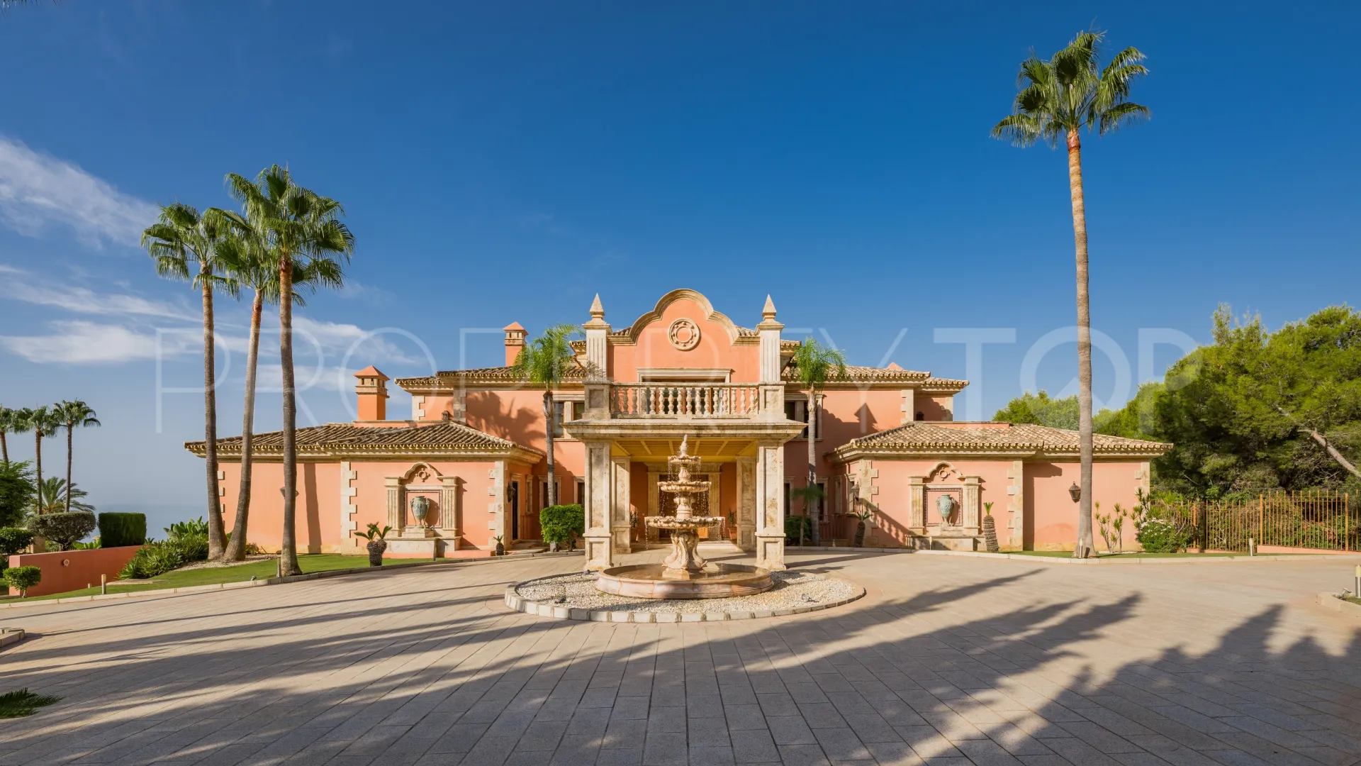 Buy villa in Sierra Blanca with 7 bedrooms