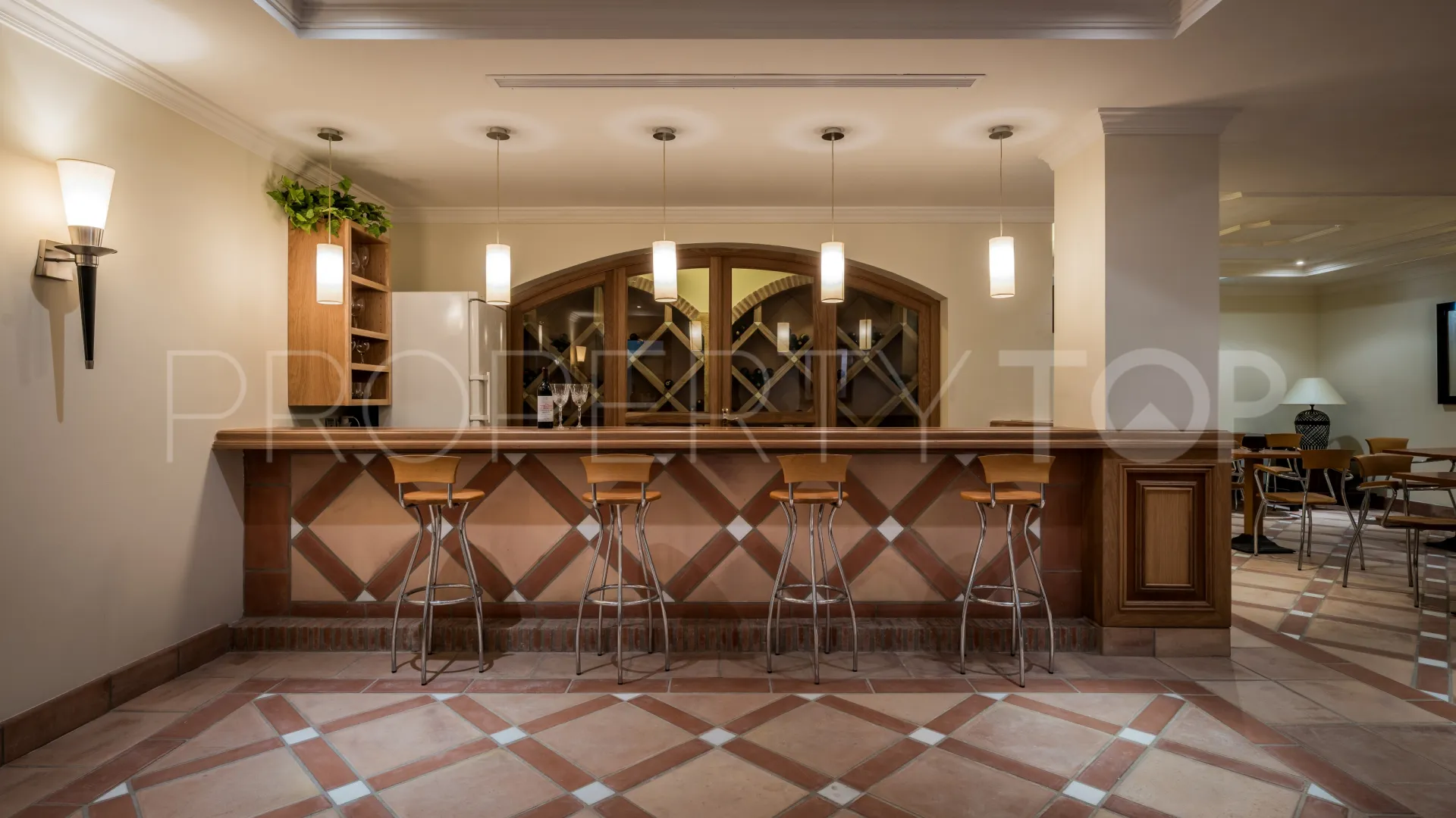 Buy villa in Sierra Blanca with 7 bedrooms