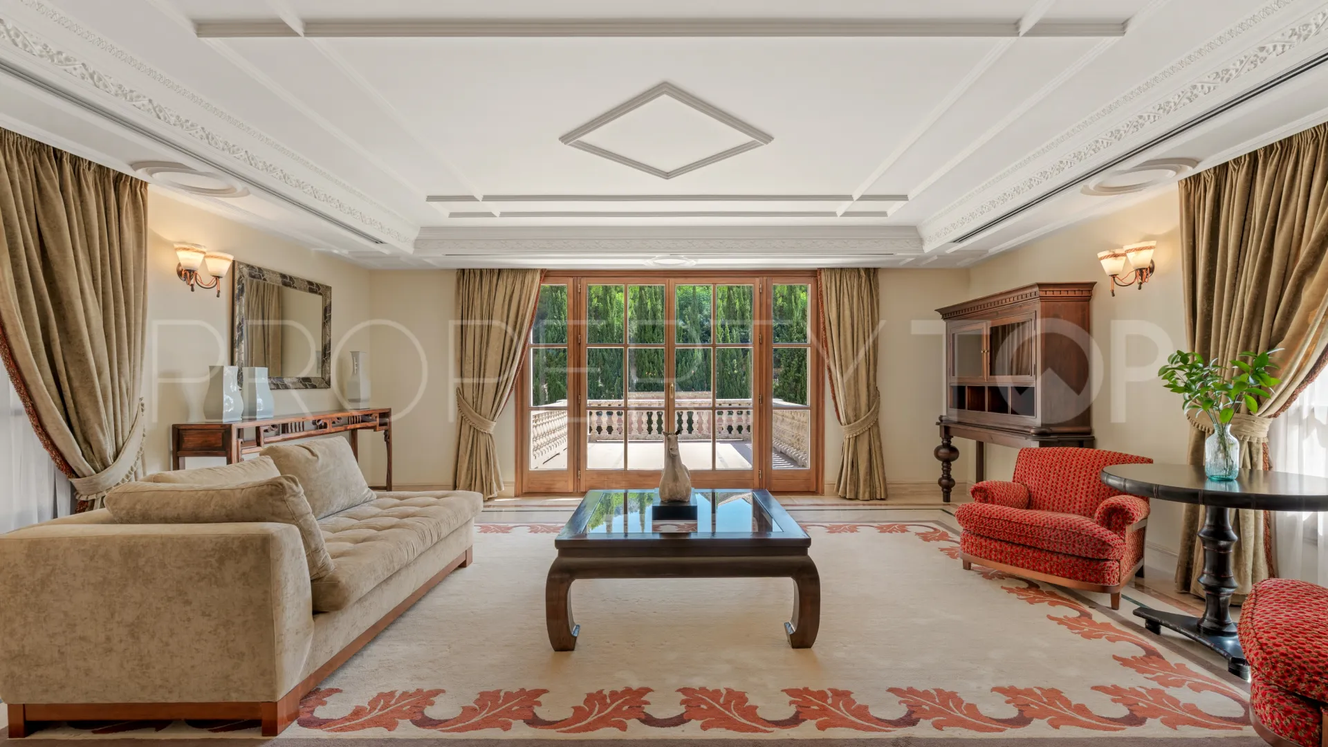 Buy villa in Sierra Blanca with 7 bedrooms
