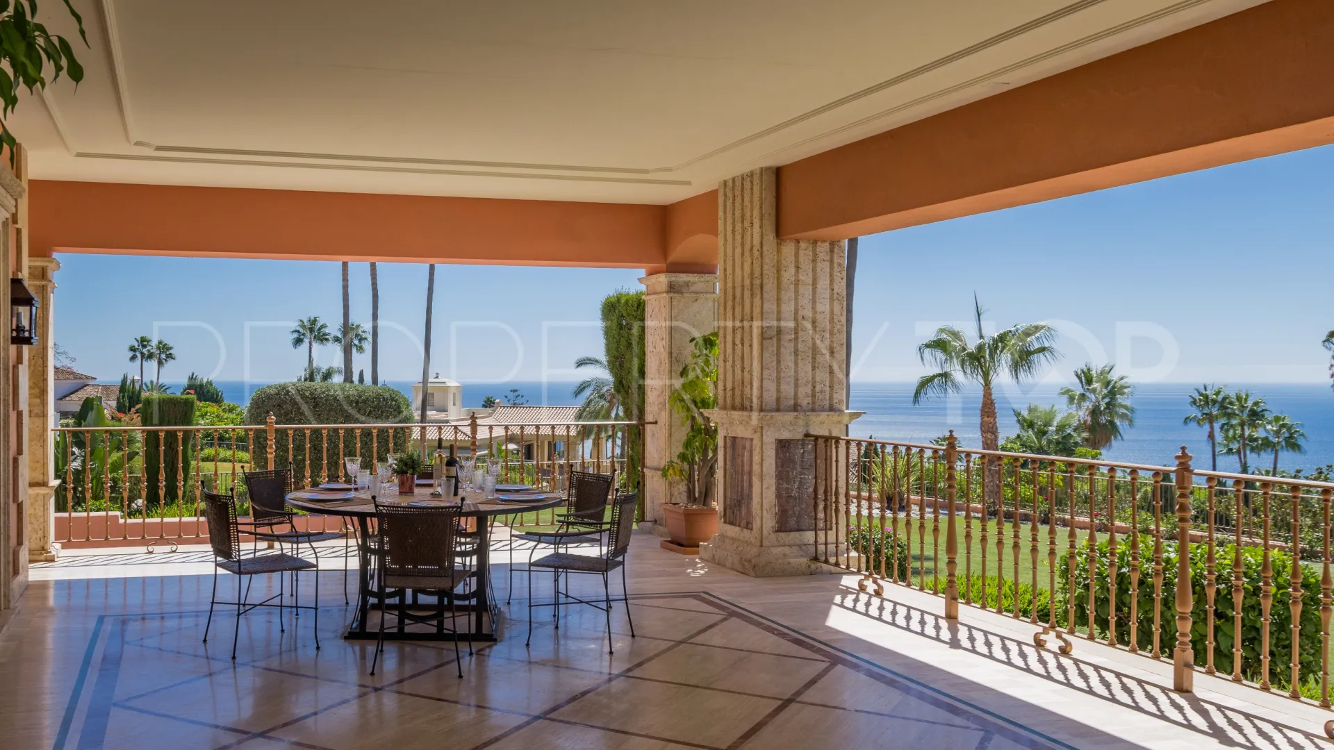 Buy villa in Sierra Blanca with 7 bedrooms