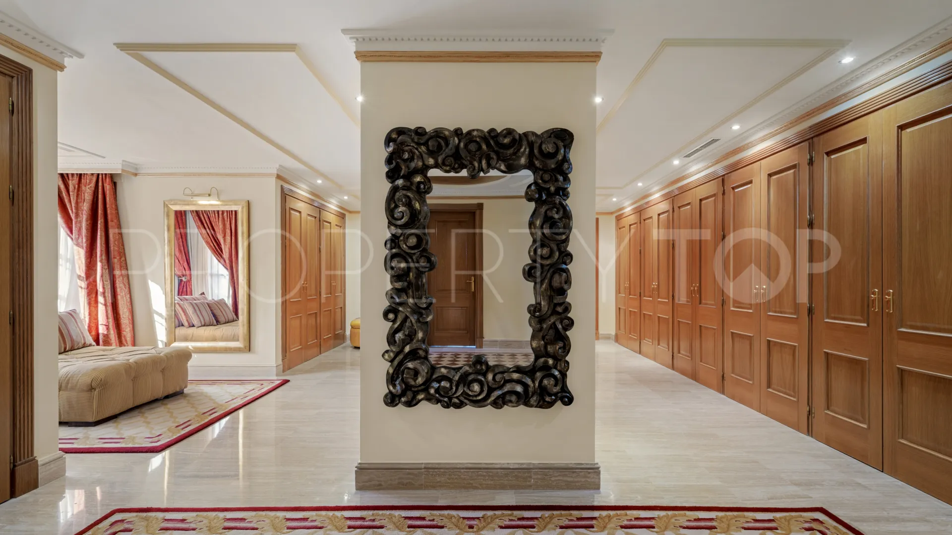 Buy villa in Sierra Blanca with 7 bedrooms