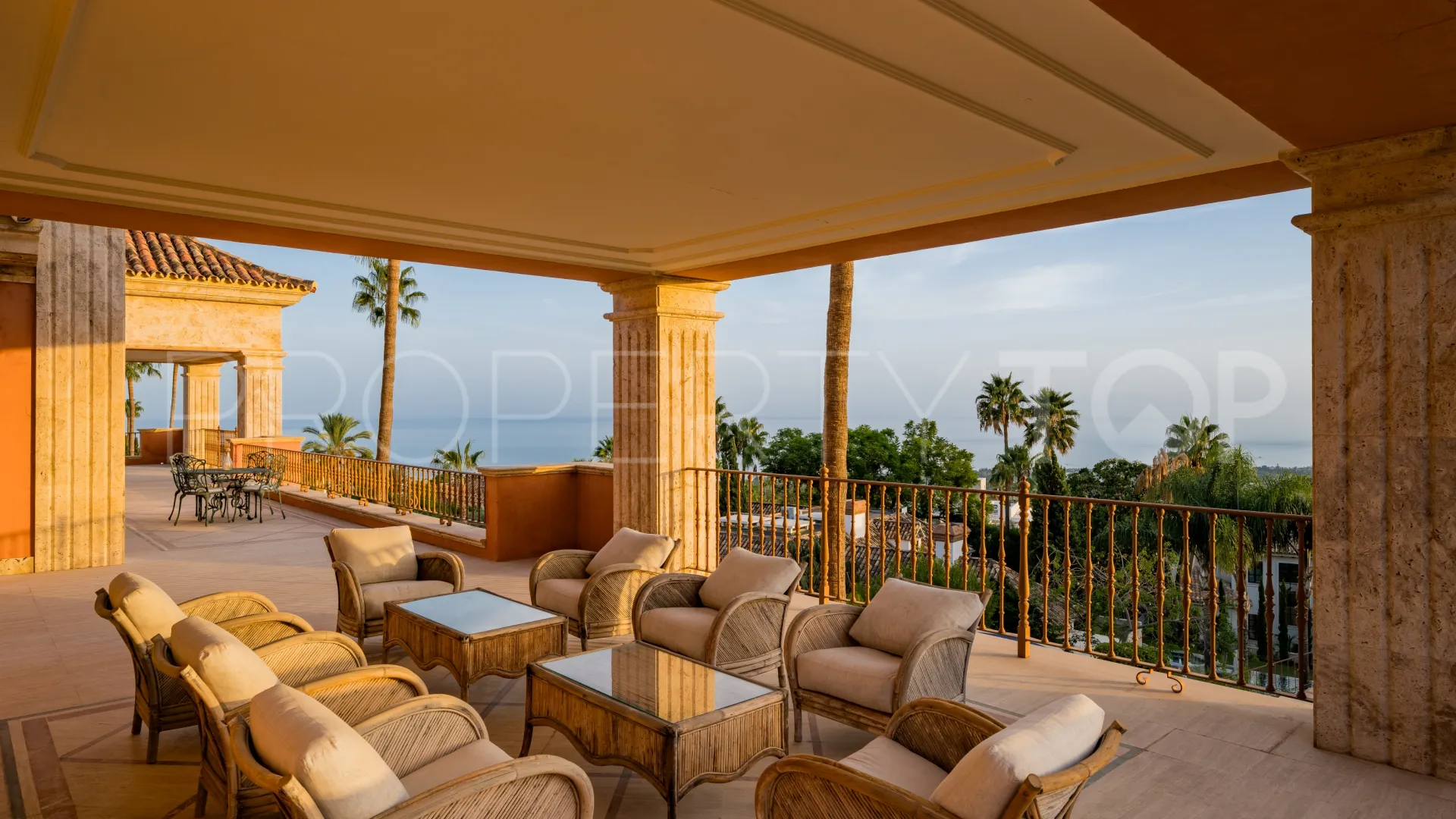 Buy villa in Sierra Blanca with 7 bedrooms