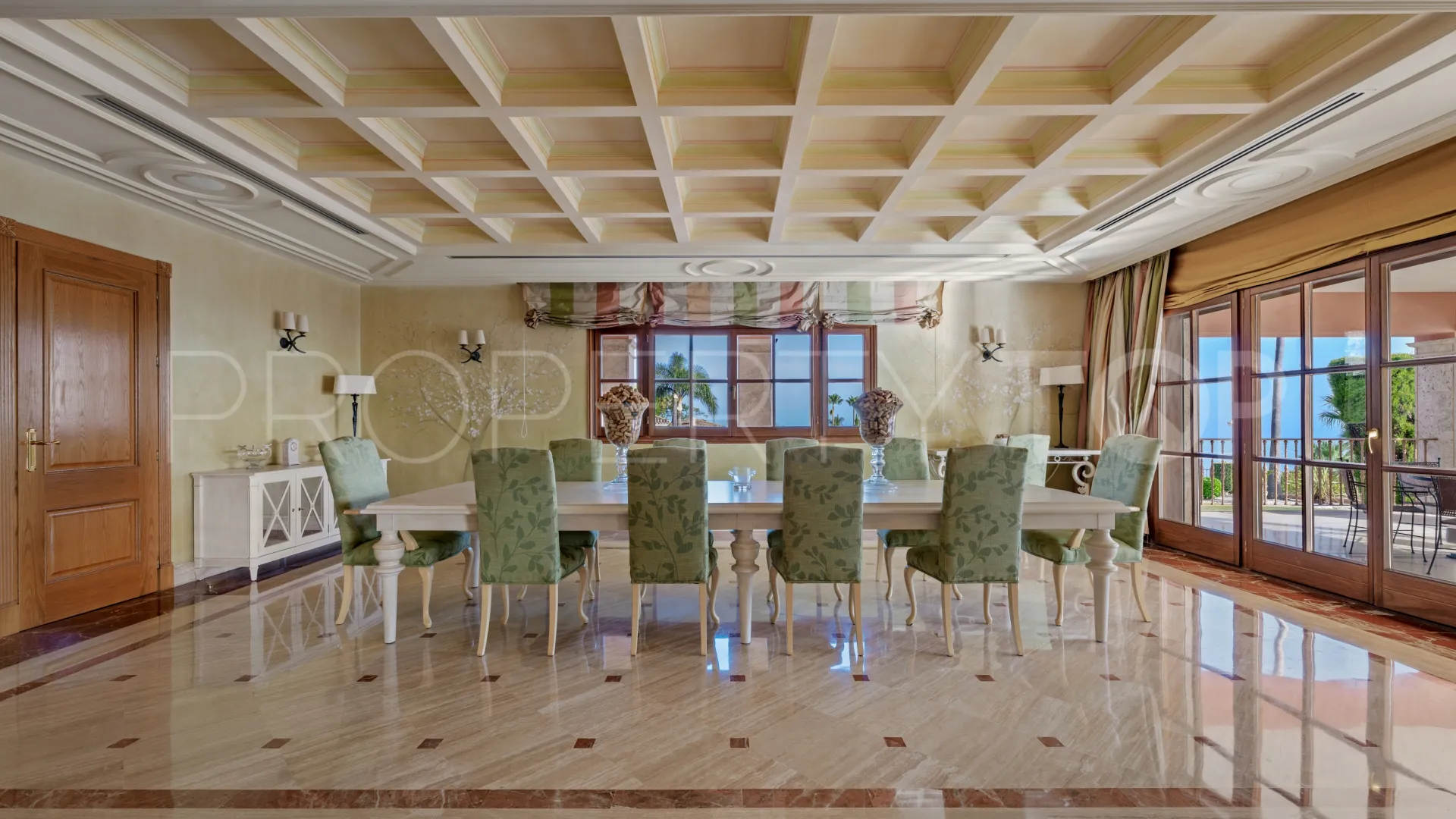 Buy villa in Sierra Blanca with 7 bedrooms