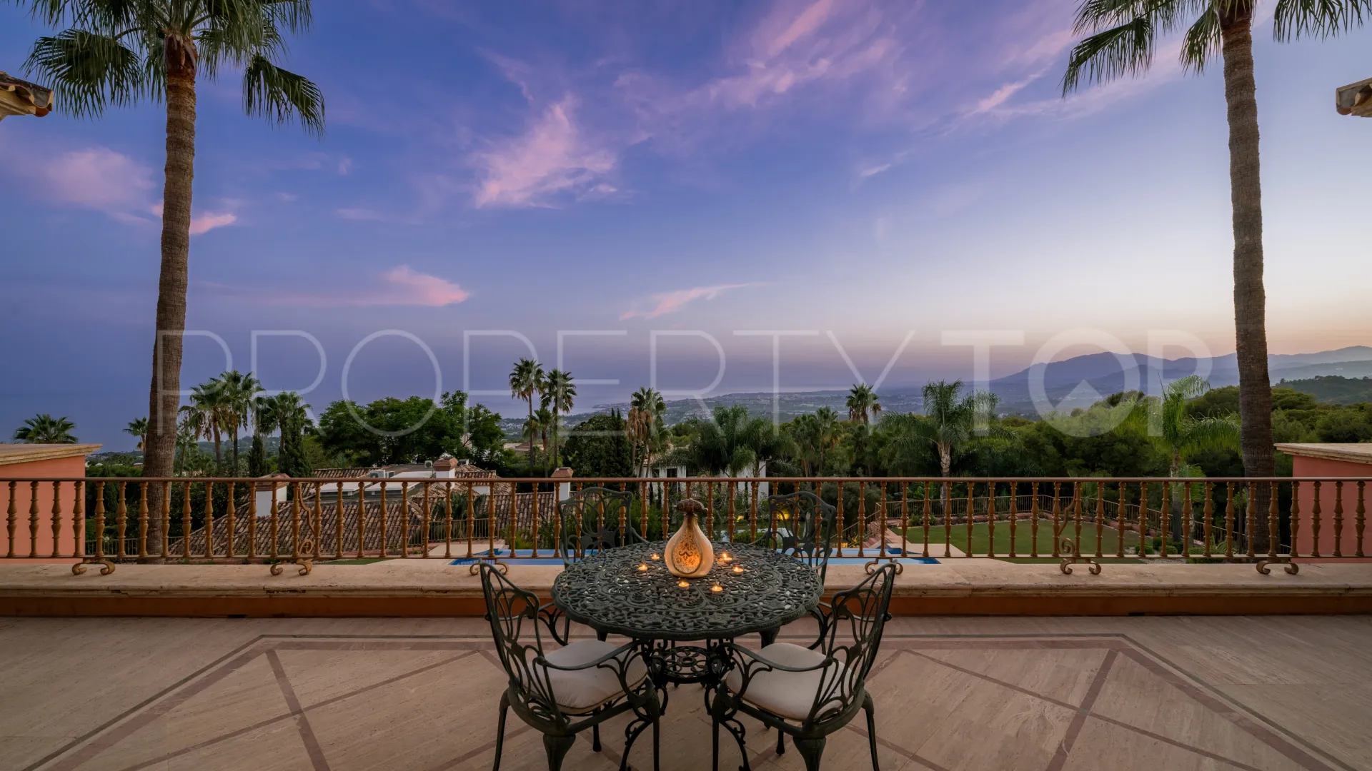 Buy villa in Sierra Blanca with 7 bedrooms