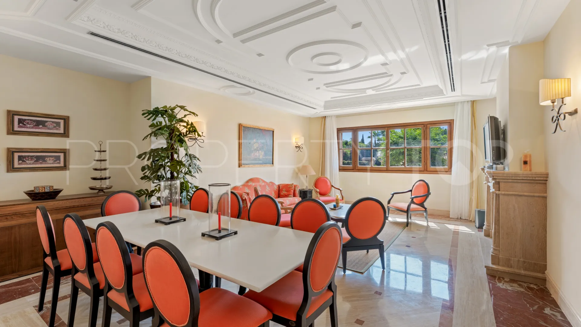 Buy villa in Sierra Blanca with 7 bedrooms