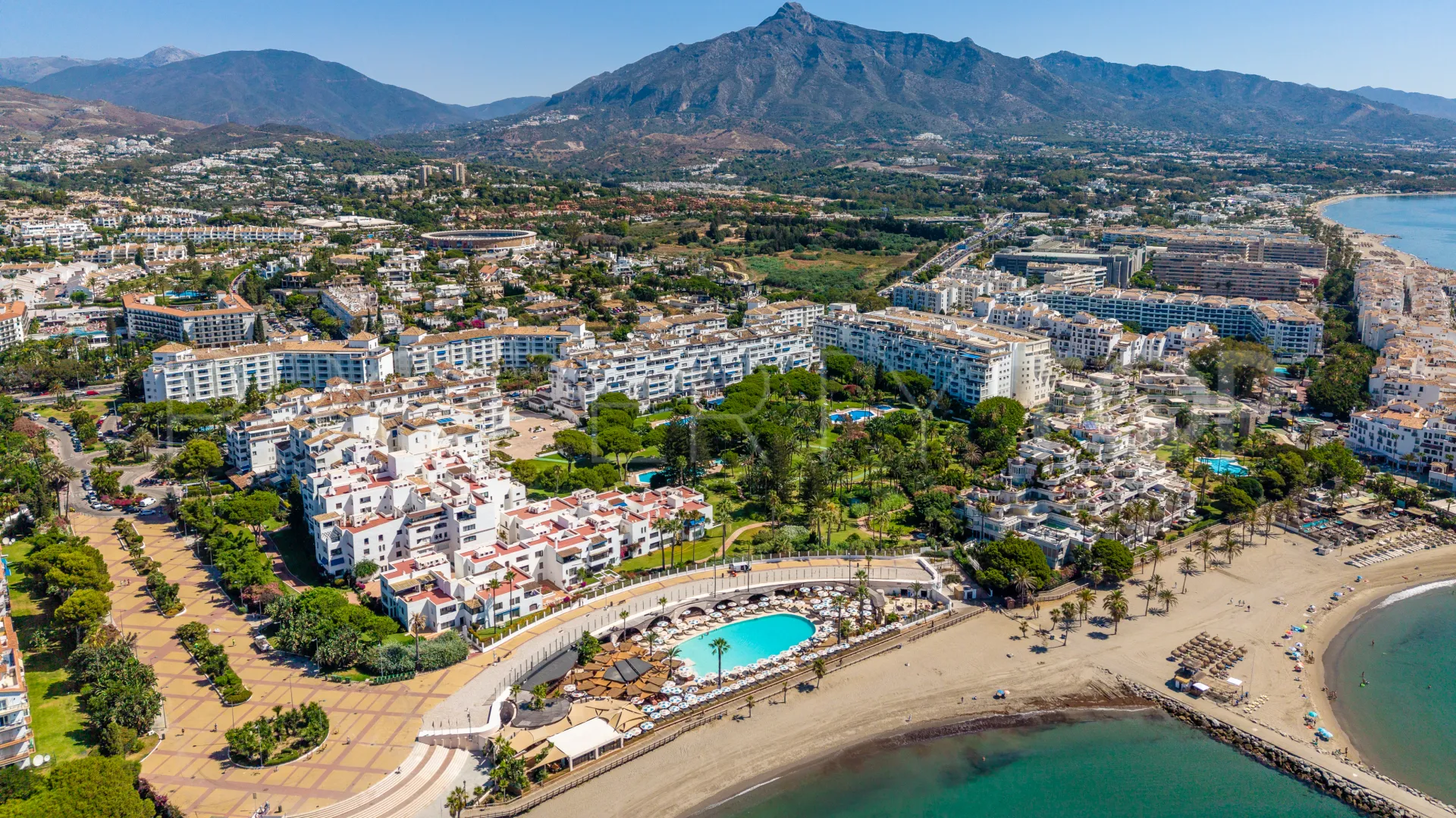 For sale Playas del Duque commercial premises