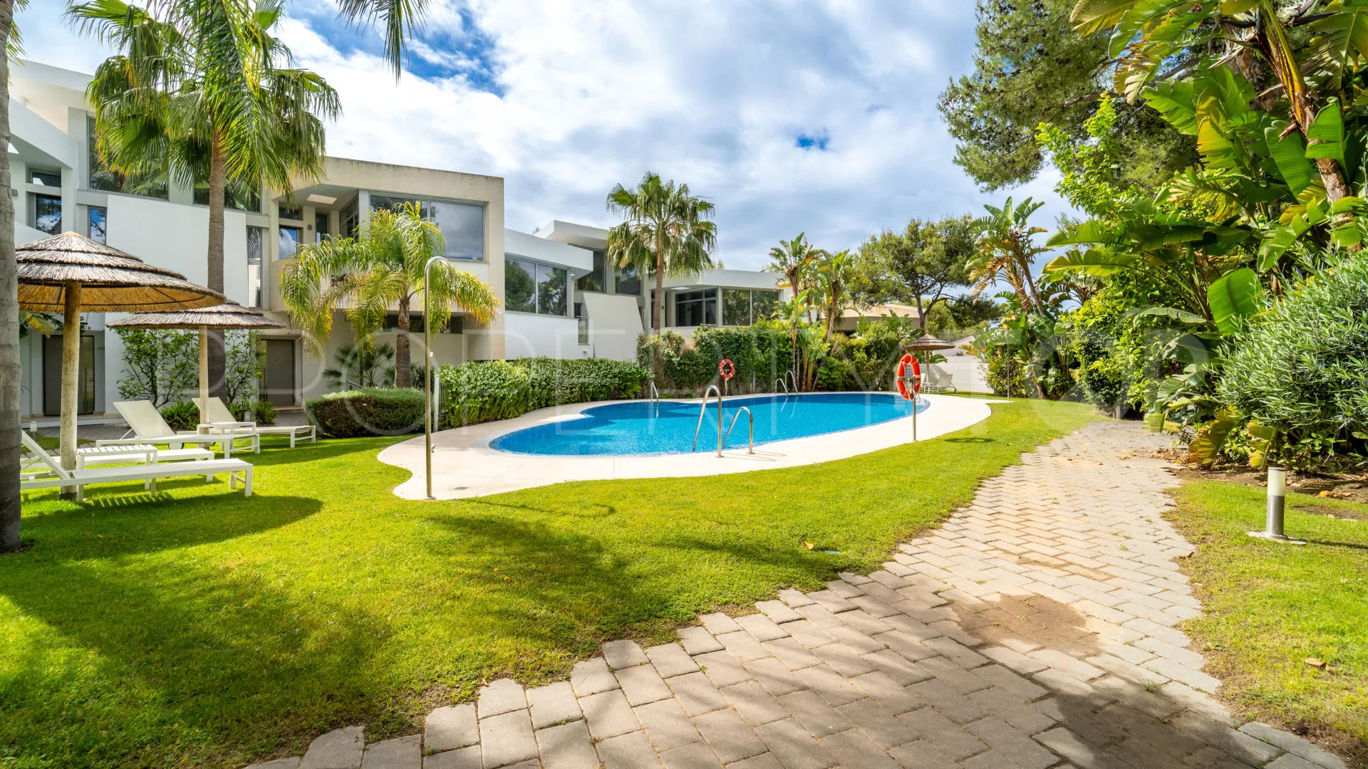 Se vende pareado de 2 dormitorios en Meisho Hills