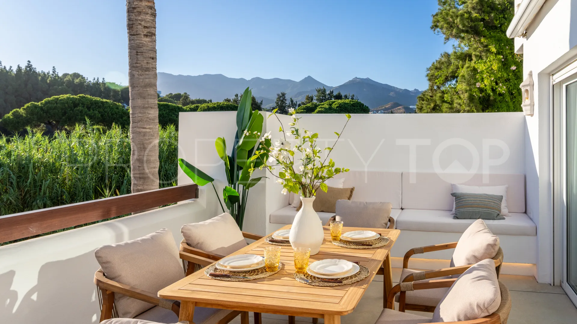 Apartamento en venta en Los Monteros Palm Beach con 3 dormitorios