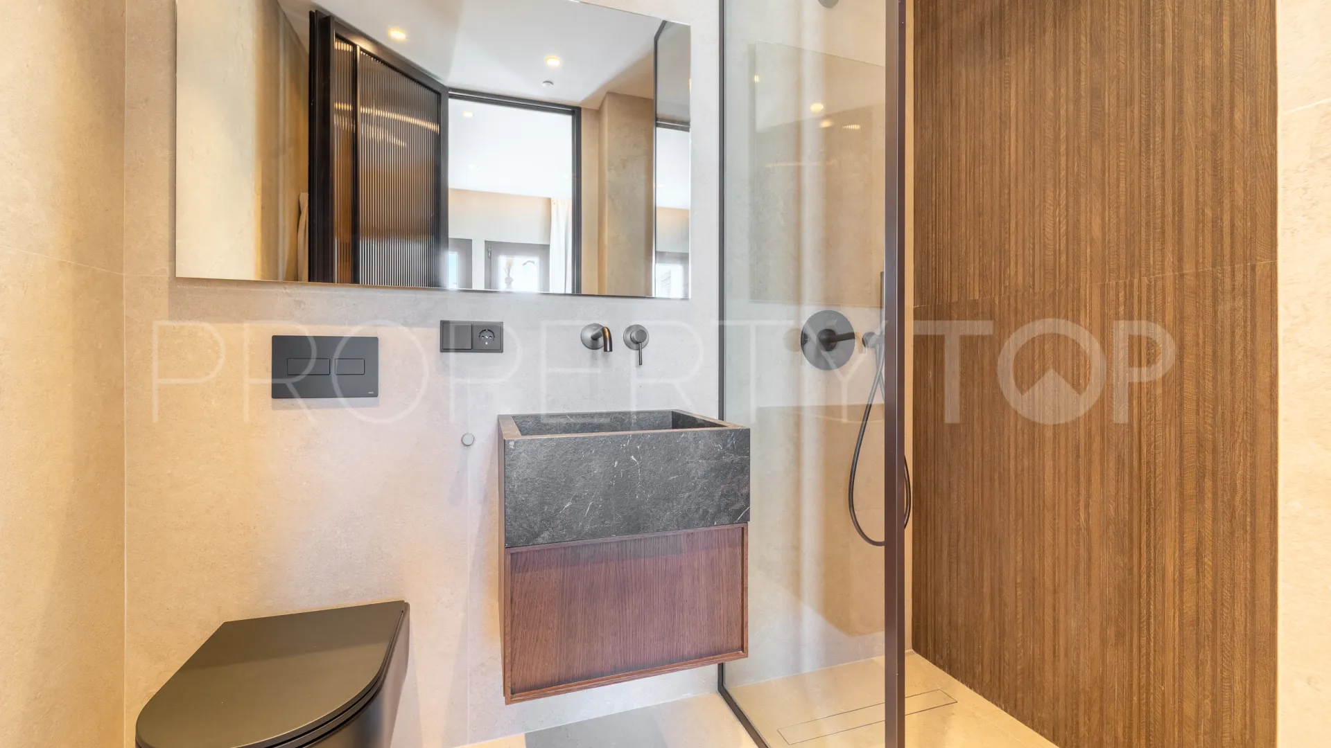 Apartamento en venta en Los Monteros Palm Beach con 3 dormitorios