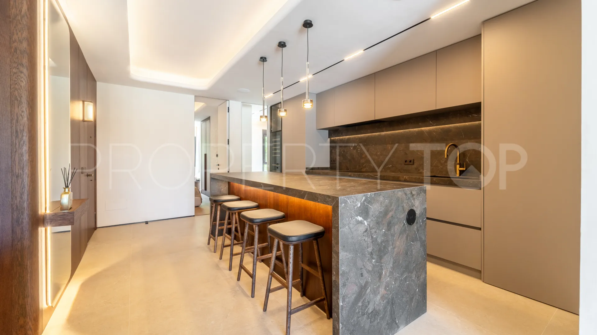 Apartamento en venta en Los Monteros Palm Beach con 3 dormitorios