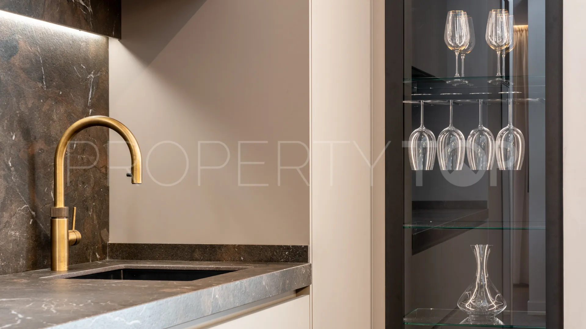Apartamento en venta en Los Monteros Palm Beach con 3 dormitorios