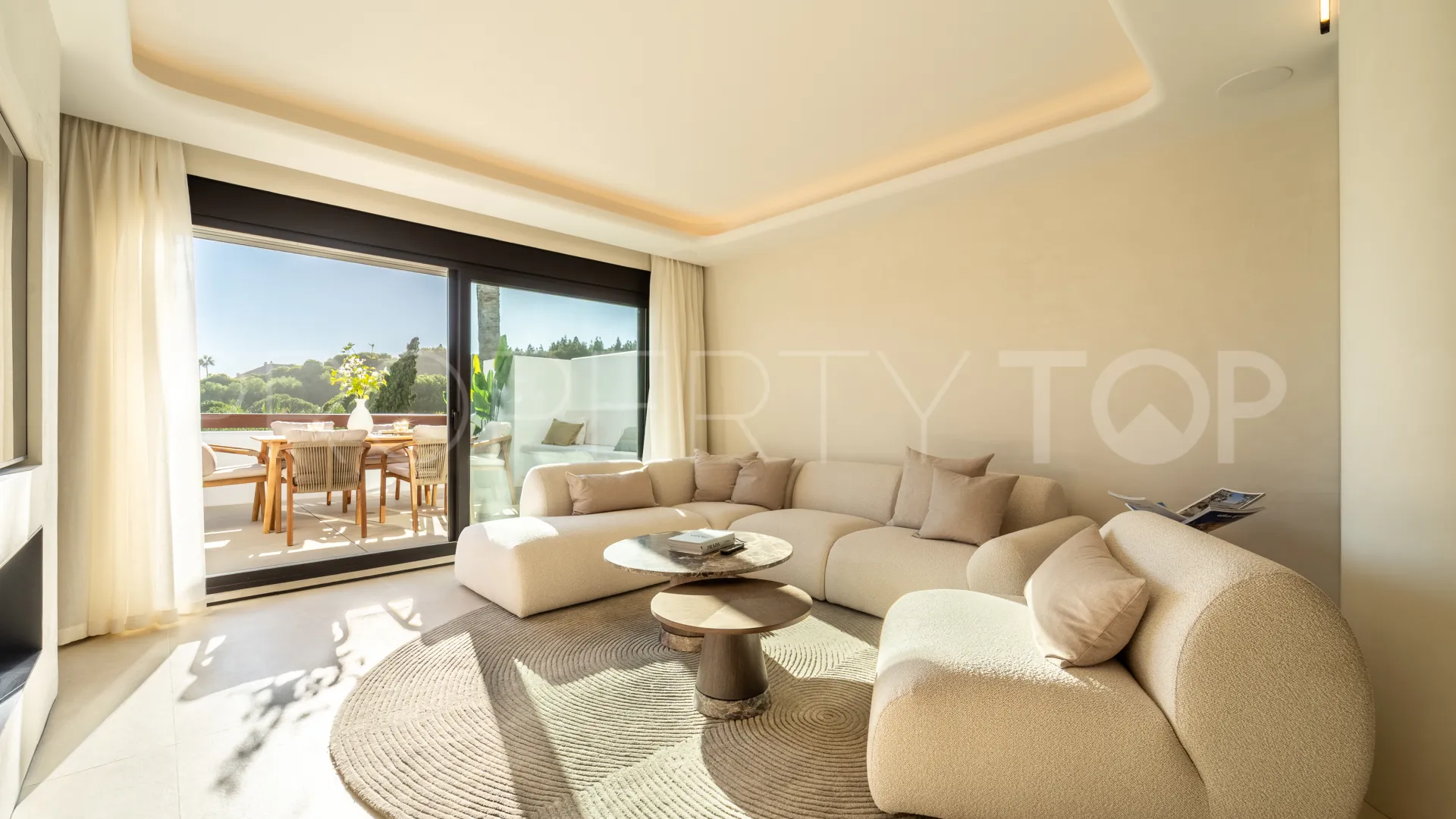 Apartamento en venta en Los Monteros Palm Beach con 3 dormitorios
