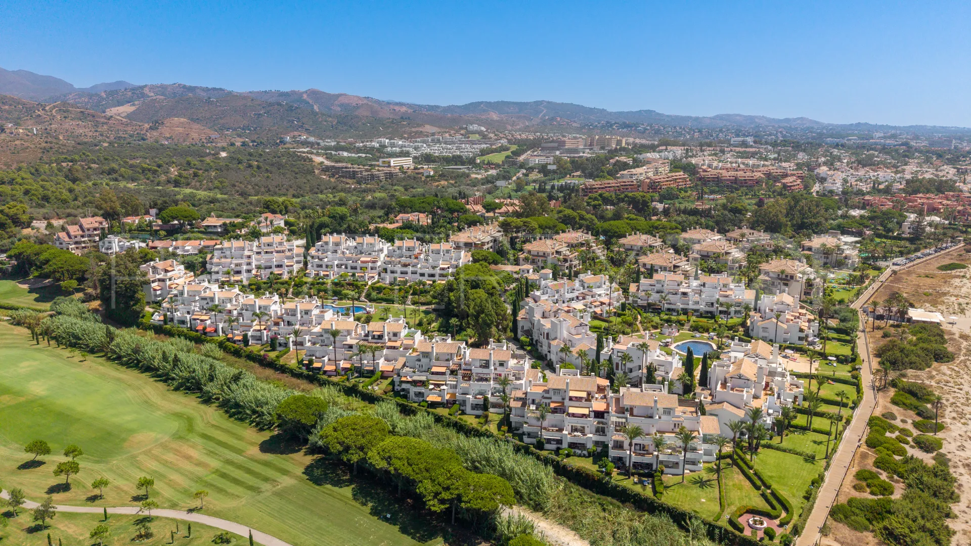 Apartamento en venta en Los Monteros Palm Beach con 3 dormitorios