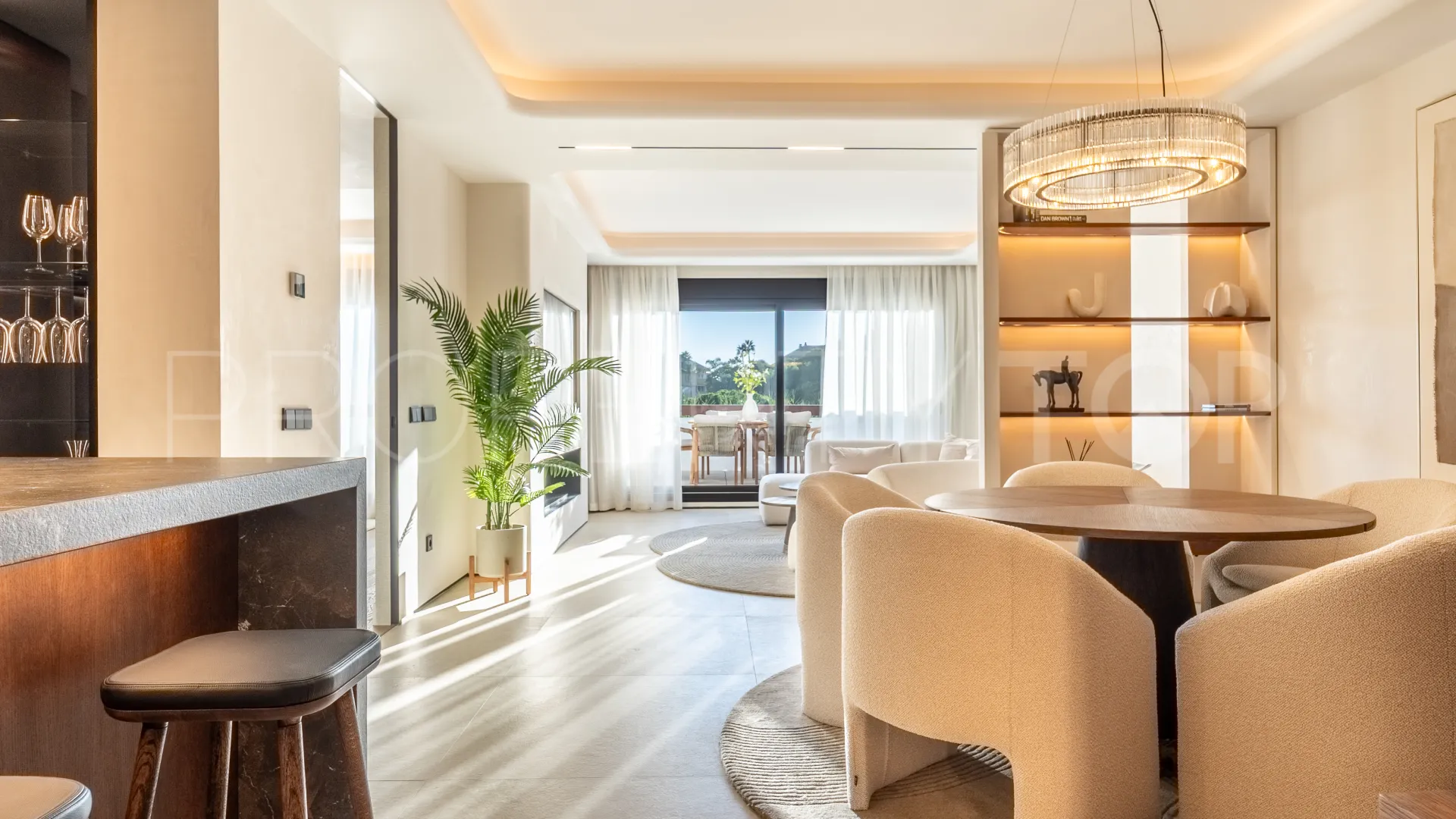 Apartamento en venta en Los Monteros Palm Beach con 3 dormitorios