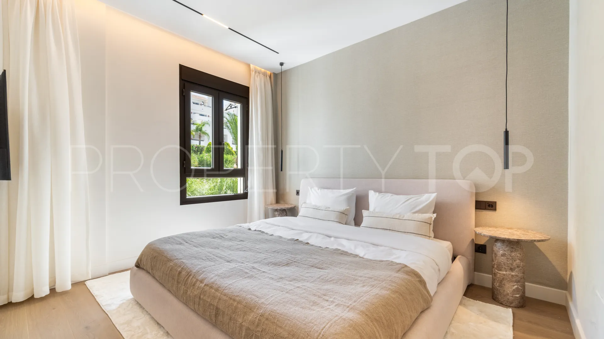 Apartamento en venta en Los Monteros Palm Beach con 3 dormitorios