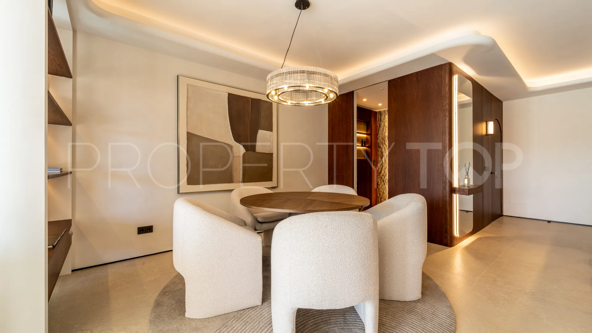 Apartamento en venta en Los Monteros Palm Beach con 3 dormitorios