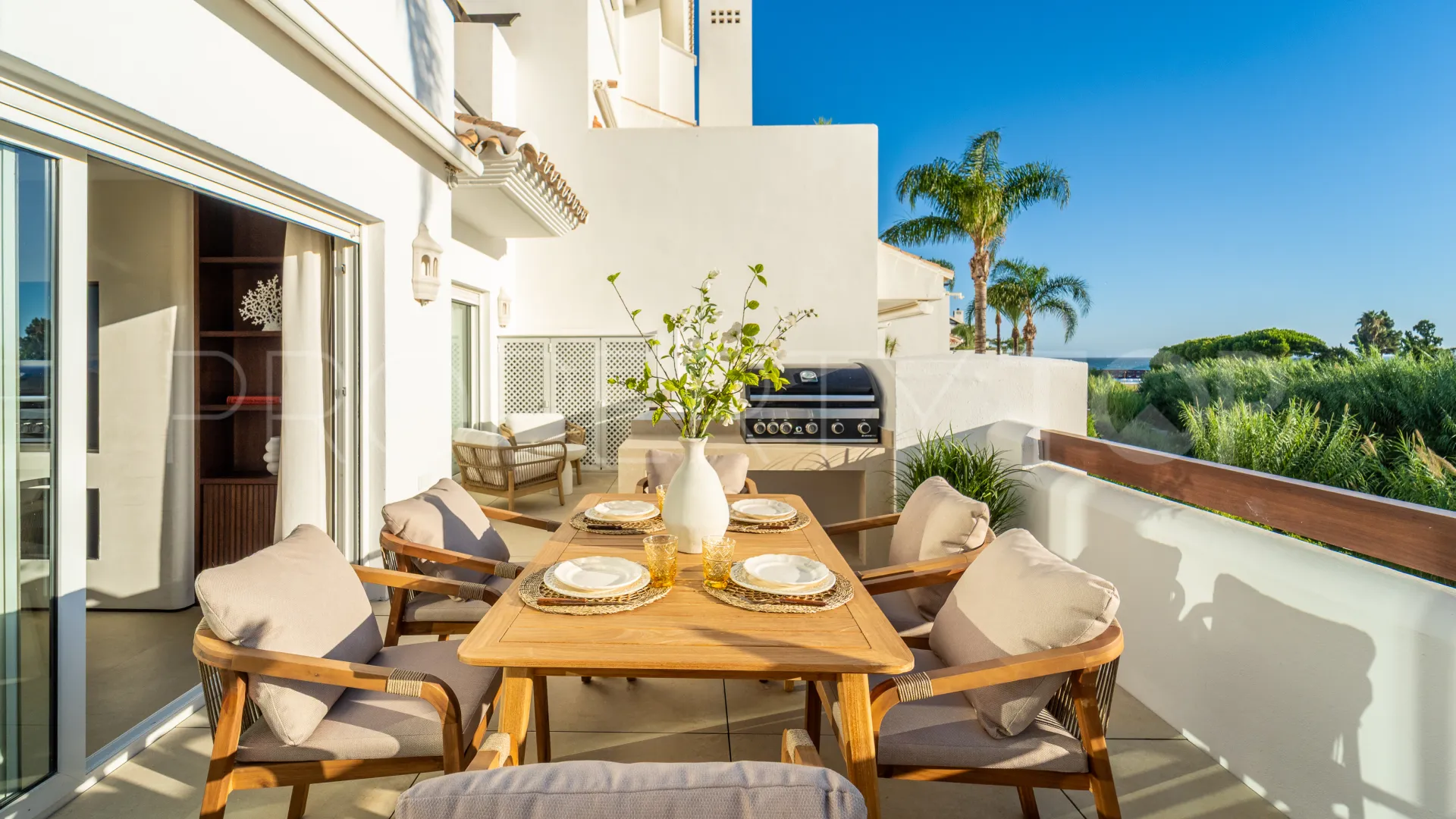 Apartamento en venta en Los Monteros Palm Beach con 3 dormitorios